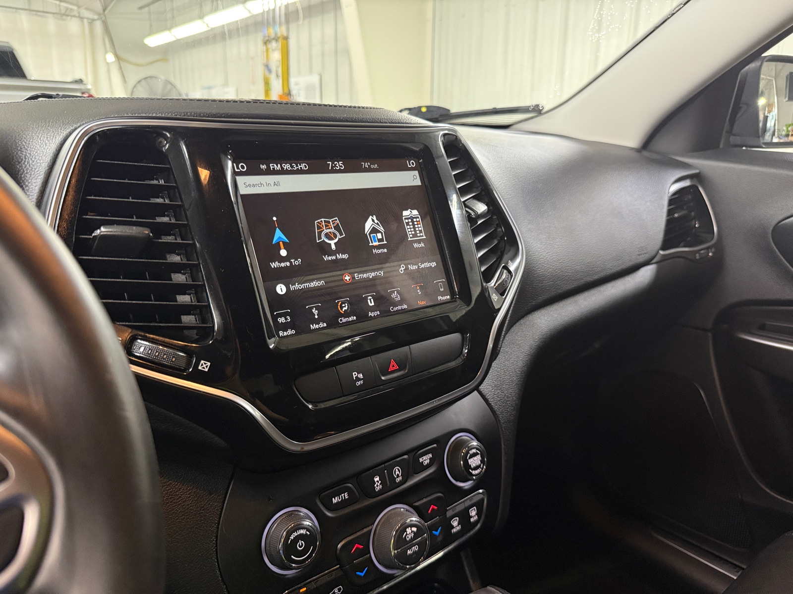 Thumbnail: 2019 Jeep Cherokee - 3