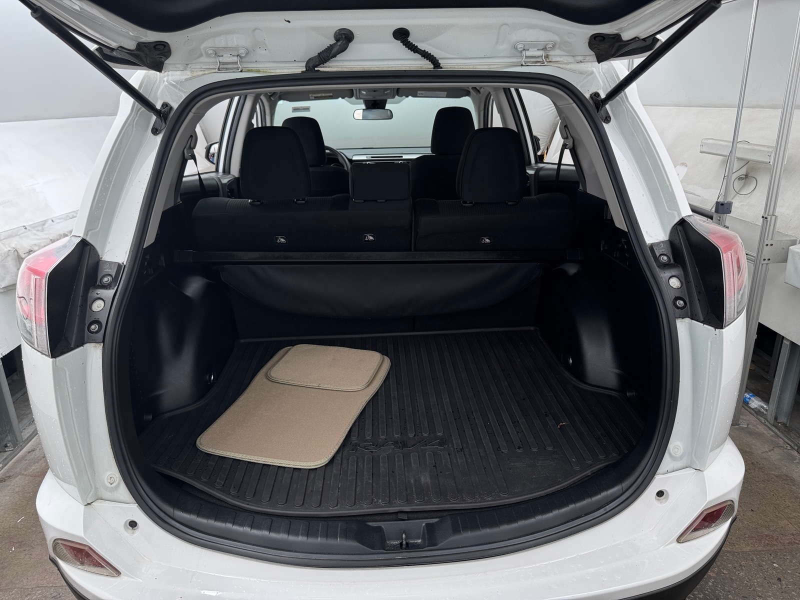 Thumbnail: 2018 Toyota RAV4 - 7