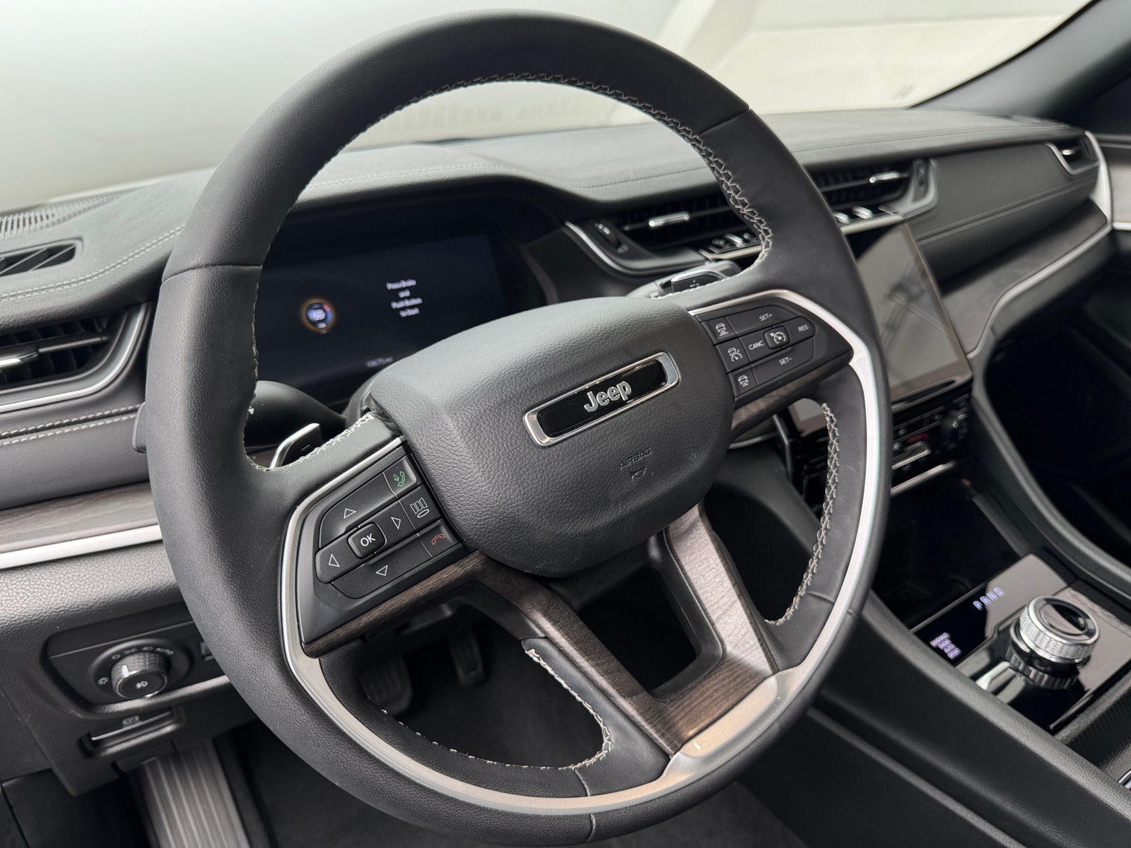 Thumbnail: 2025 Jeep Grand Cherokee L - 4