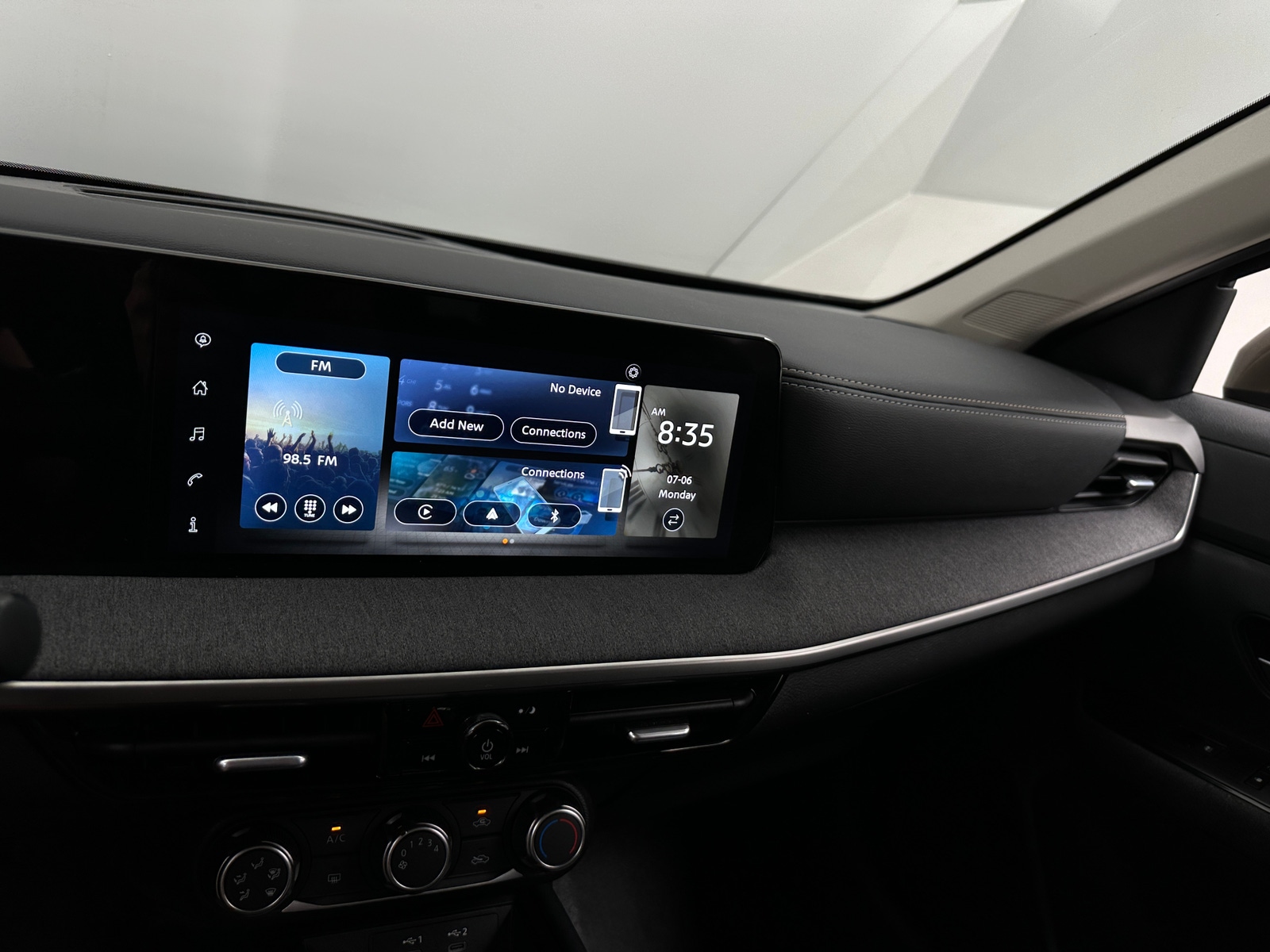 Thumbnail: 2025 Nissan Kicks - 4
