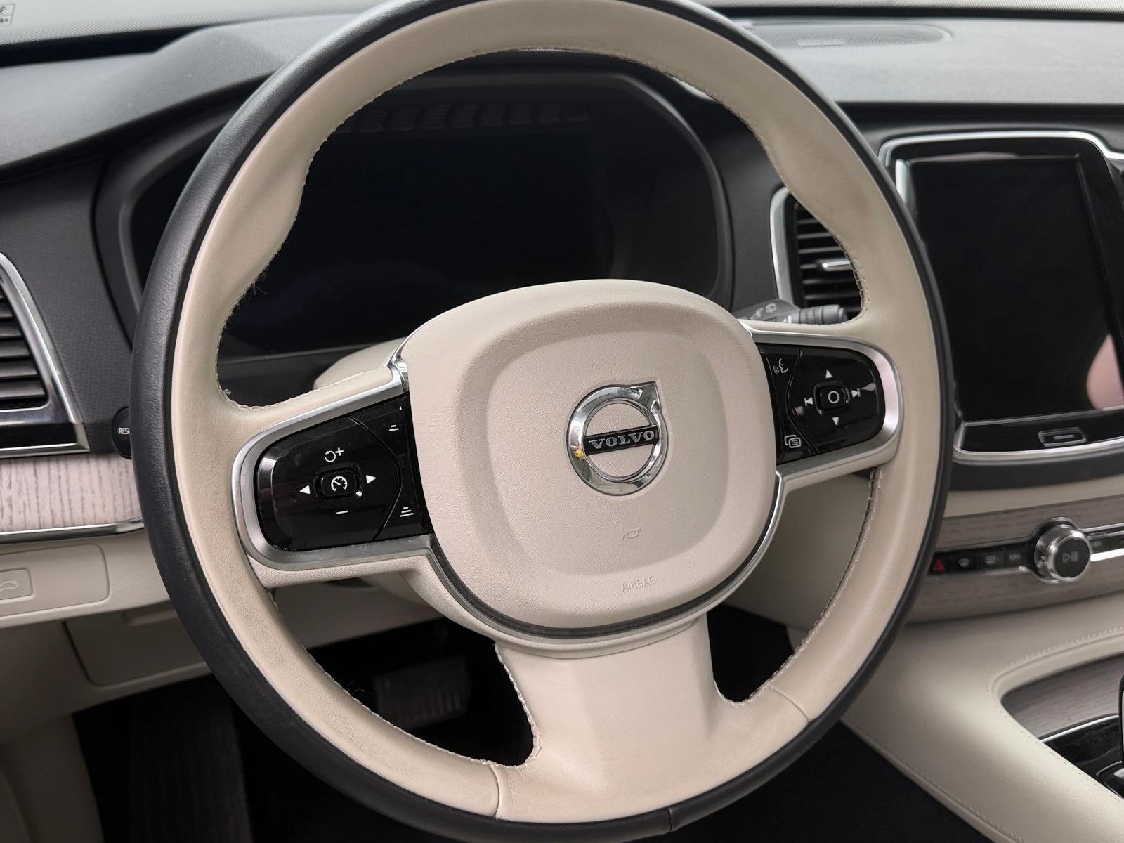 Thumbnail: 2025 Volvo XC90 - 4