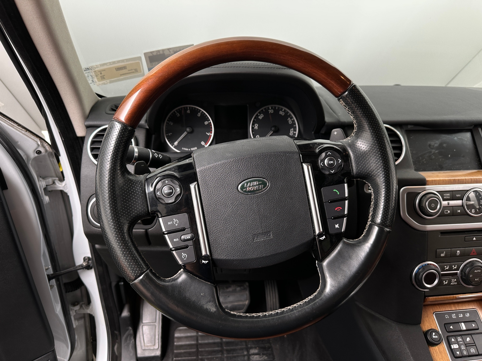 Thumbnail: 2016 Land Rover LR4 - 4