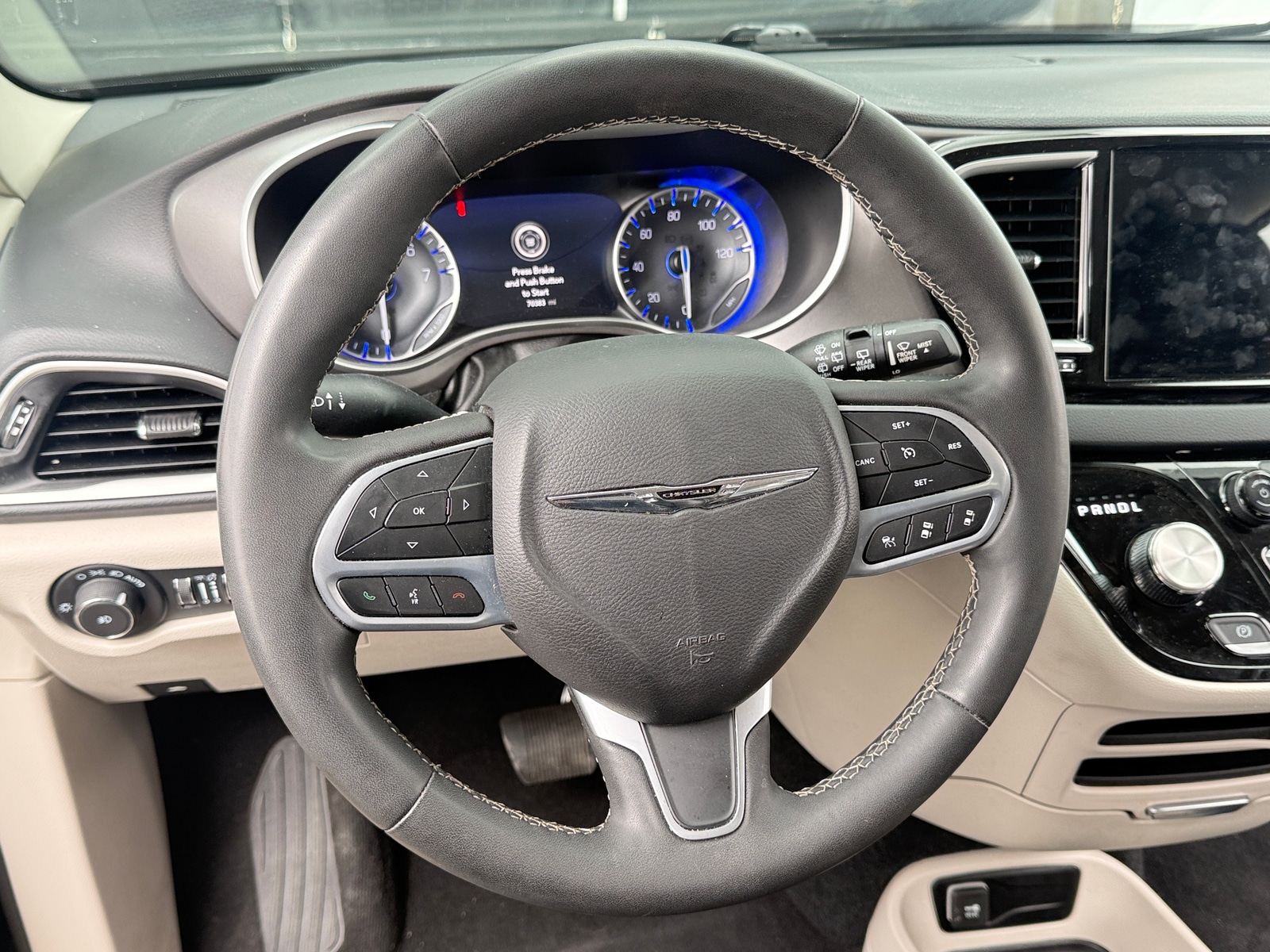 Thumbnail: 2023 Chrysler Pacifica - 4