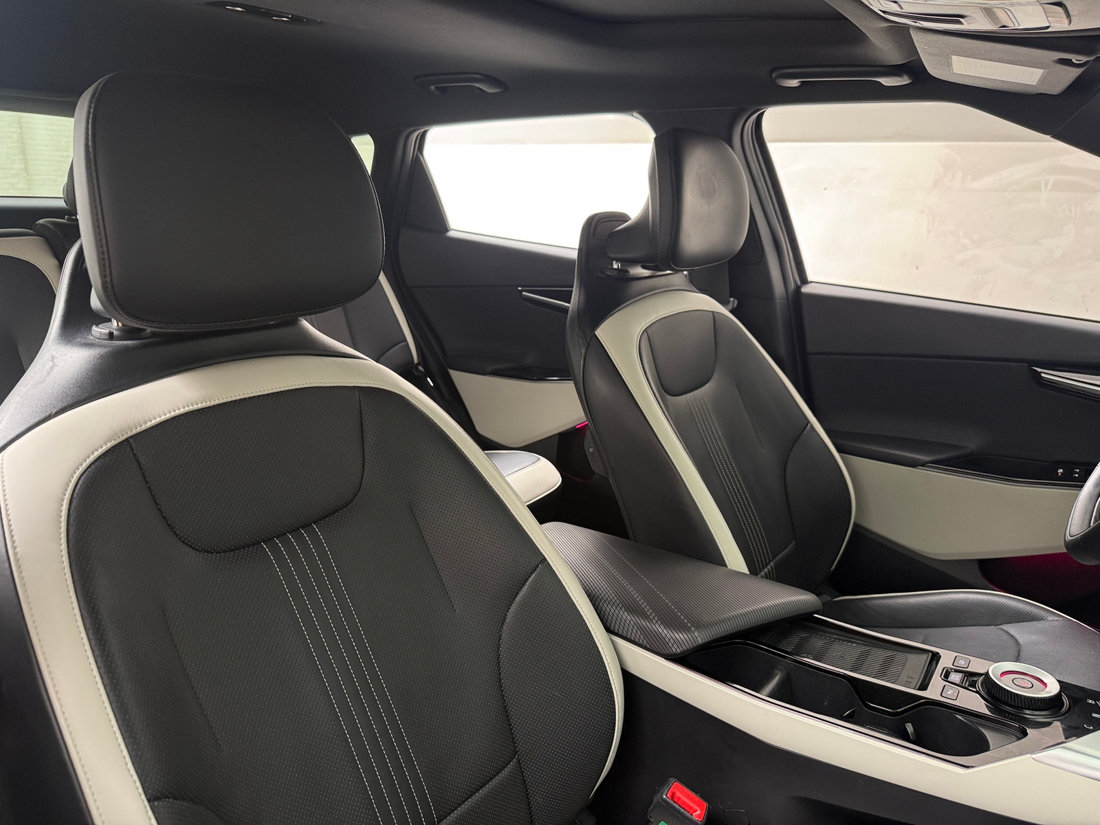 Thumbnail: 2022 Kia EV6 - 2