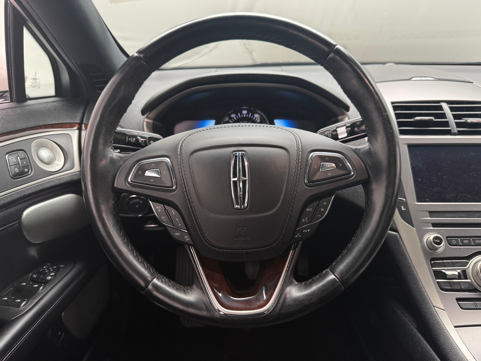 Thumbnail: 2019 Lincoln MKZ - 4
