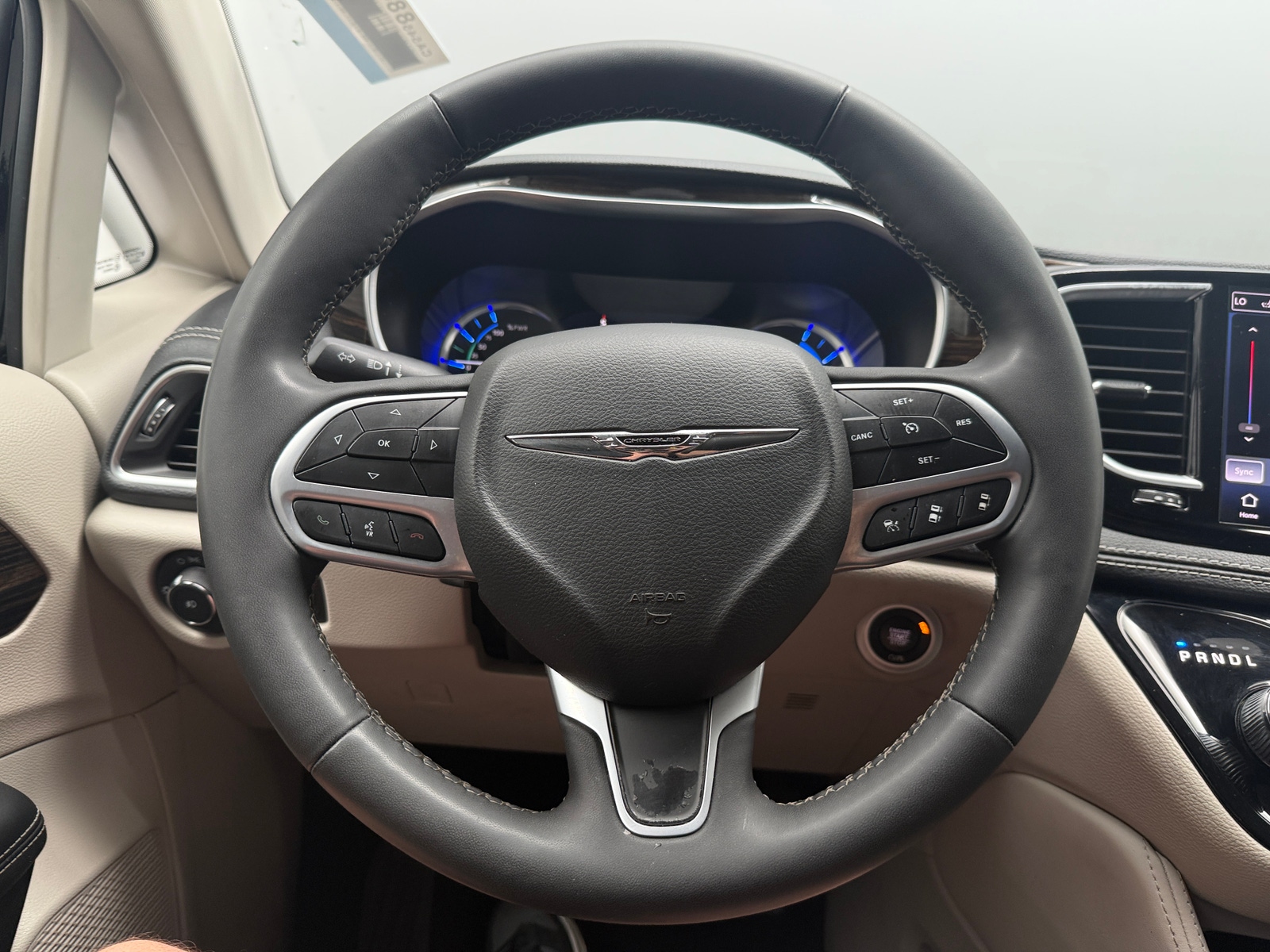 Thumbnail: 2023 Chrysler Pacifica - 4