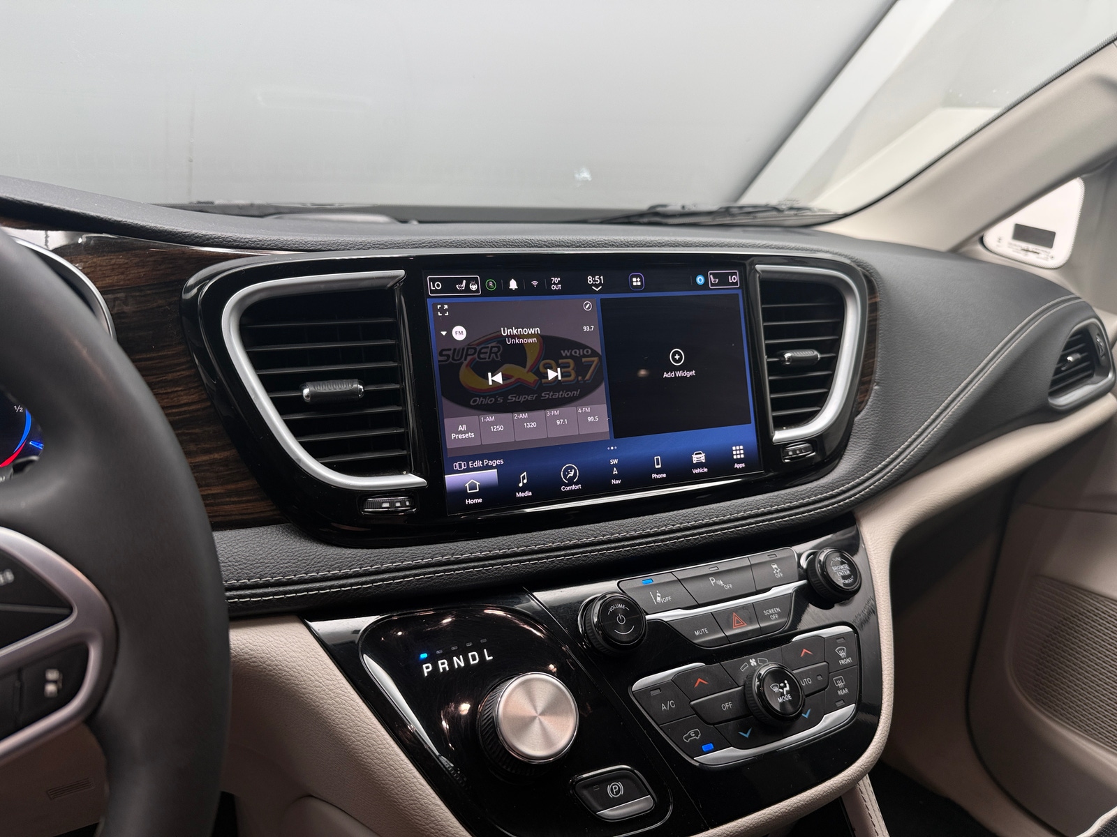 Thumbnail: 2023 Chrysler Pacifica - 3