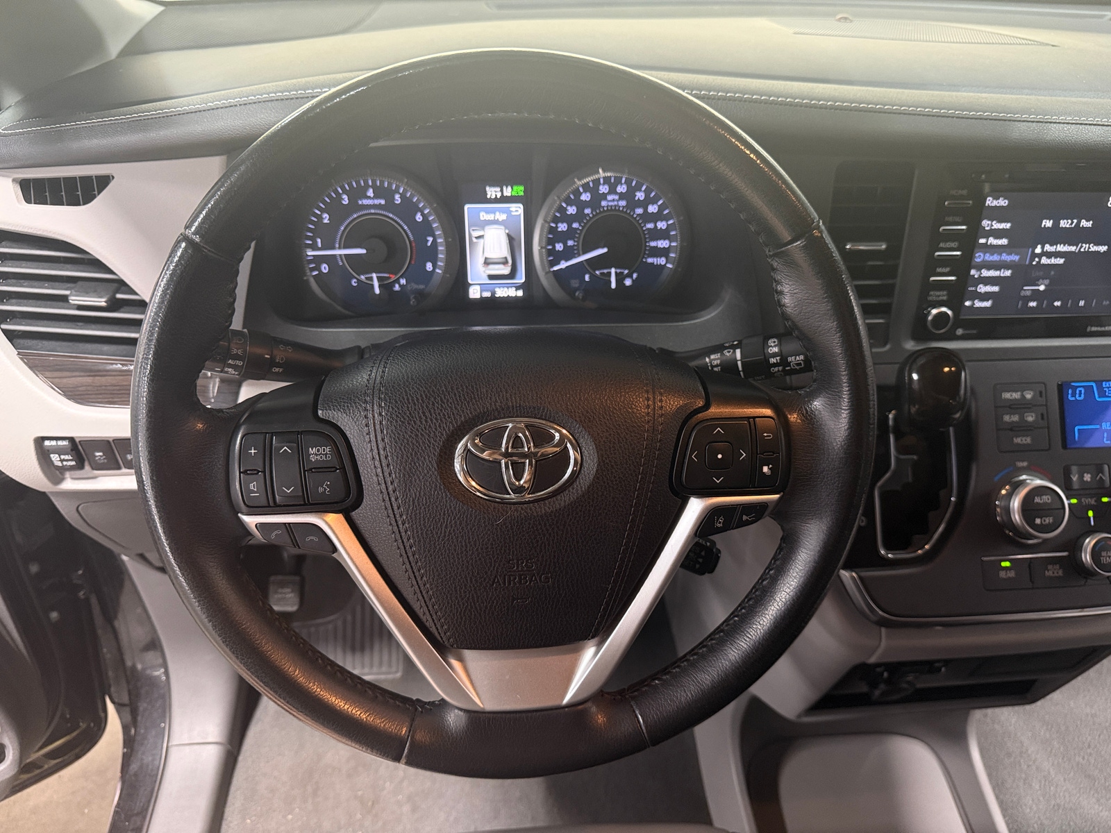 Thumbnail: 2019 Toyota Sienna - 4