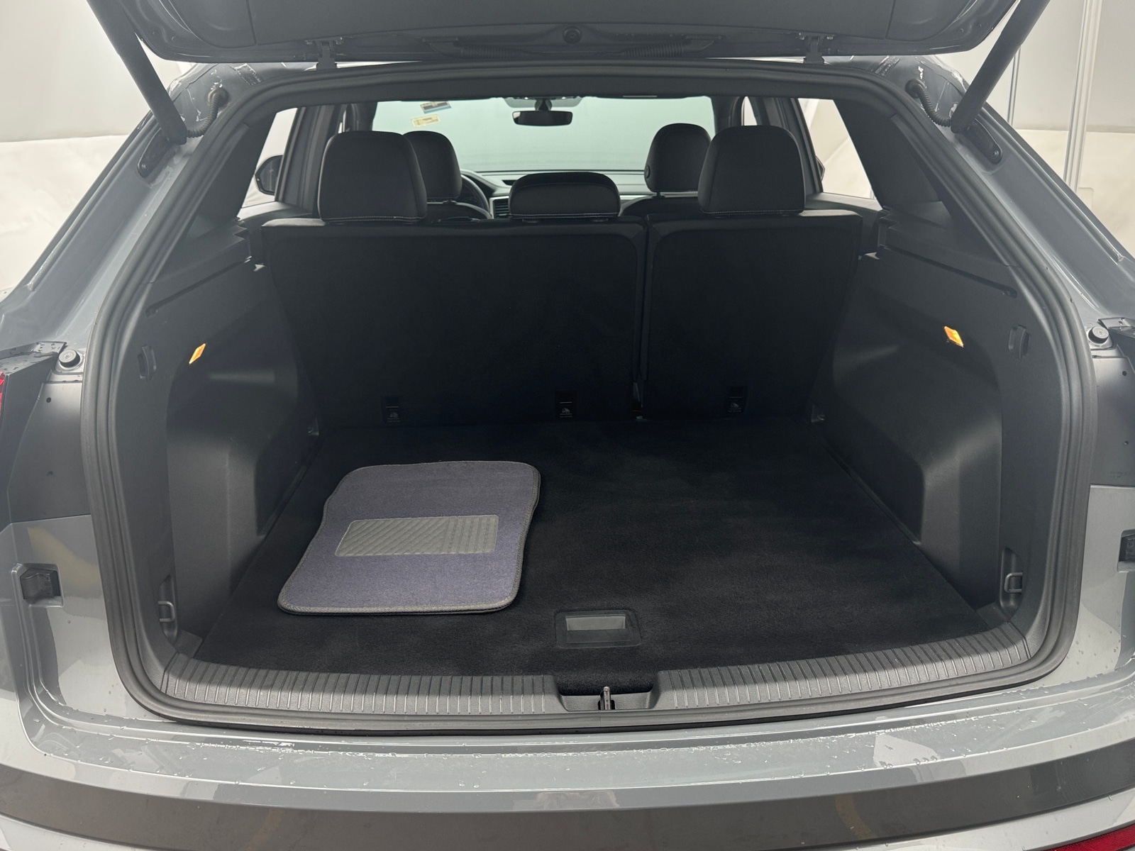 Thumbnail: 2021 Volkswagen Atlas - 6