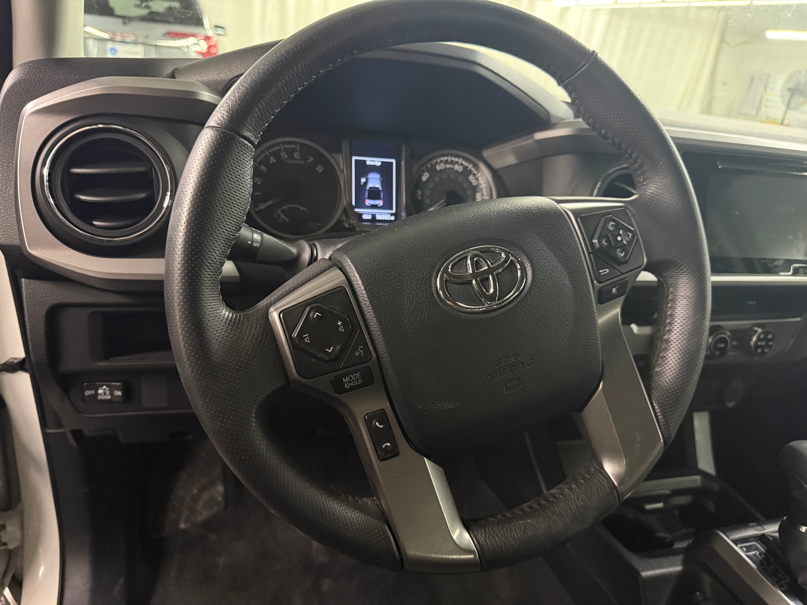 Thumbnail: 2017 Toyota Tacoma - 5