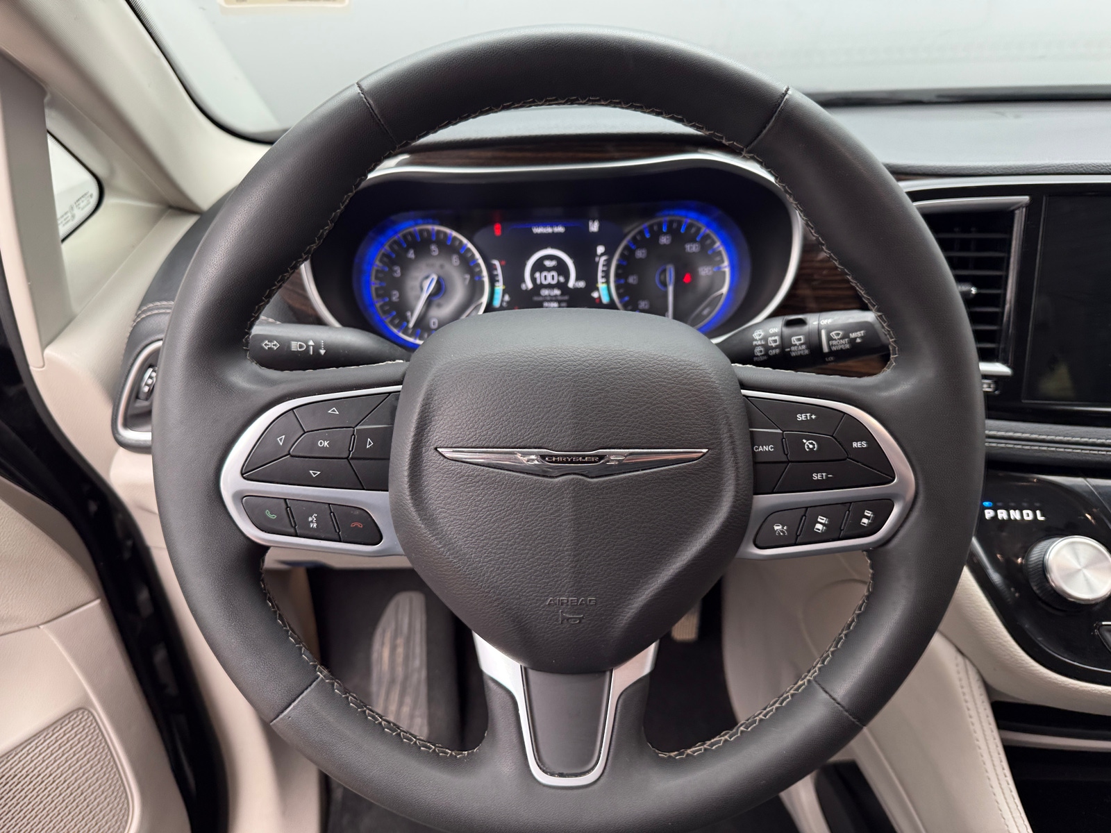 Thumbnail: 2023 Chrysler Pacifica - 4