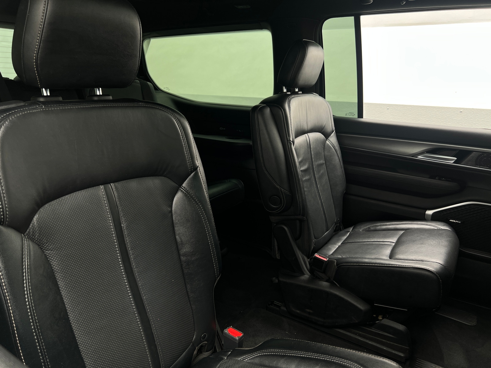 Thumbnail: 2022 Jeep Wagoneer - 6