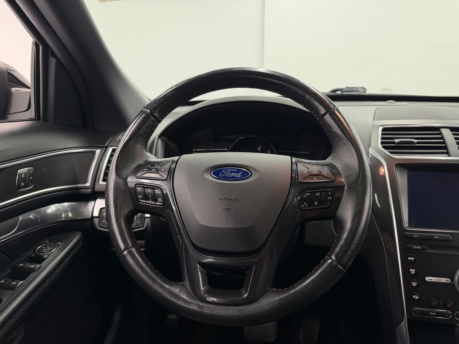Thumbnail: 2019 Ford Explorer - 4