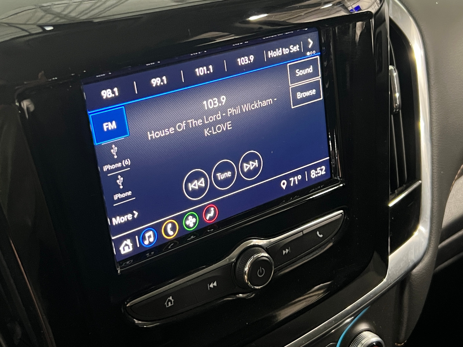 Thumbnail: 2021 Chevrolet Traverse - 4