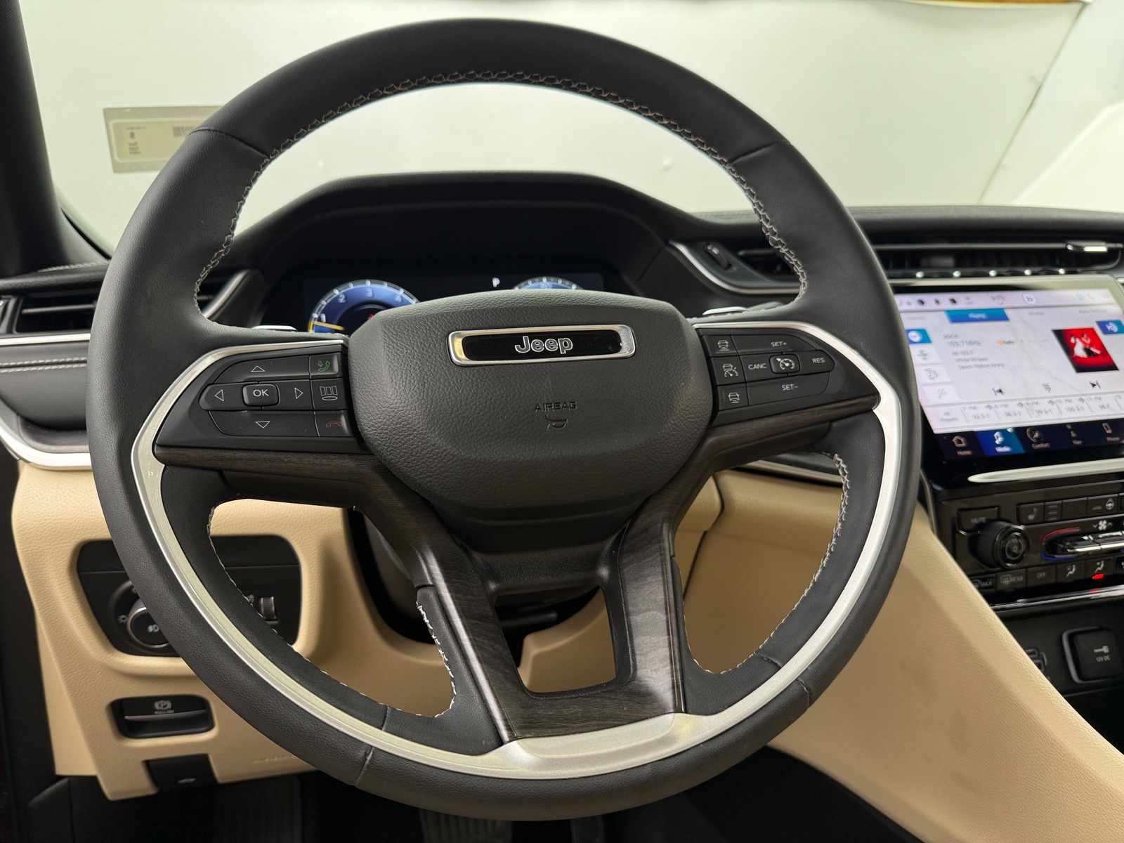 Thumbnail: 2023 Jeep Grand Cherokee - 4