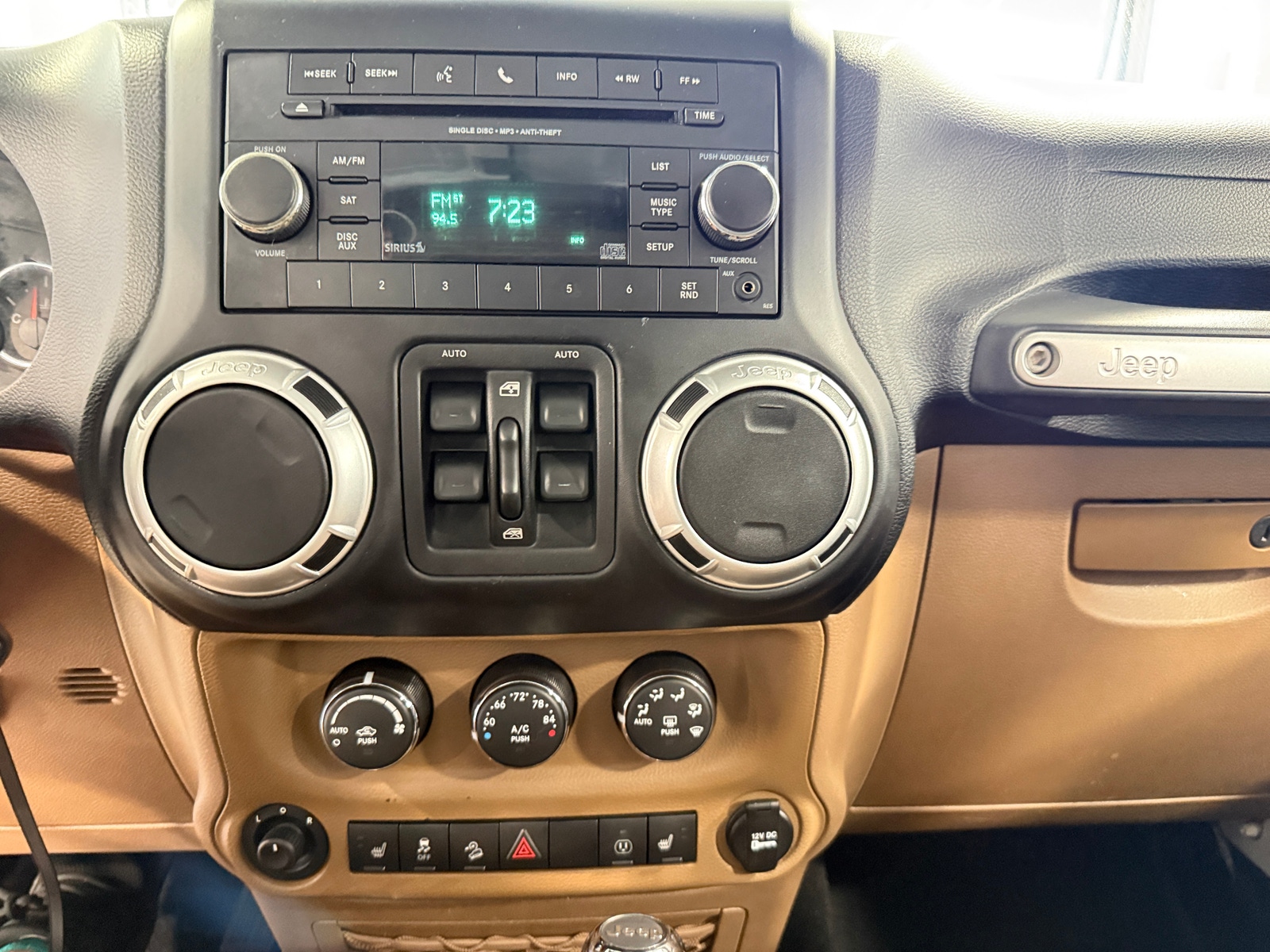 Thumbnail: 2014 Jeep Wrangler - 3