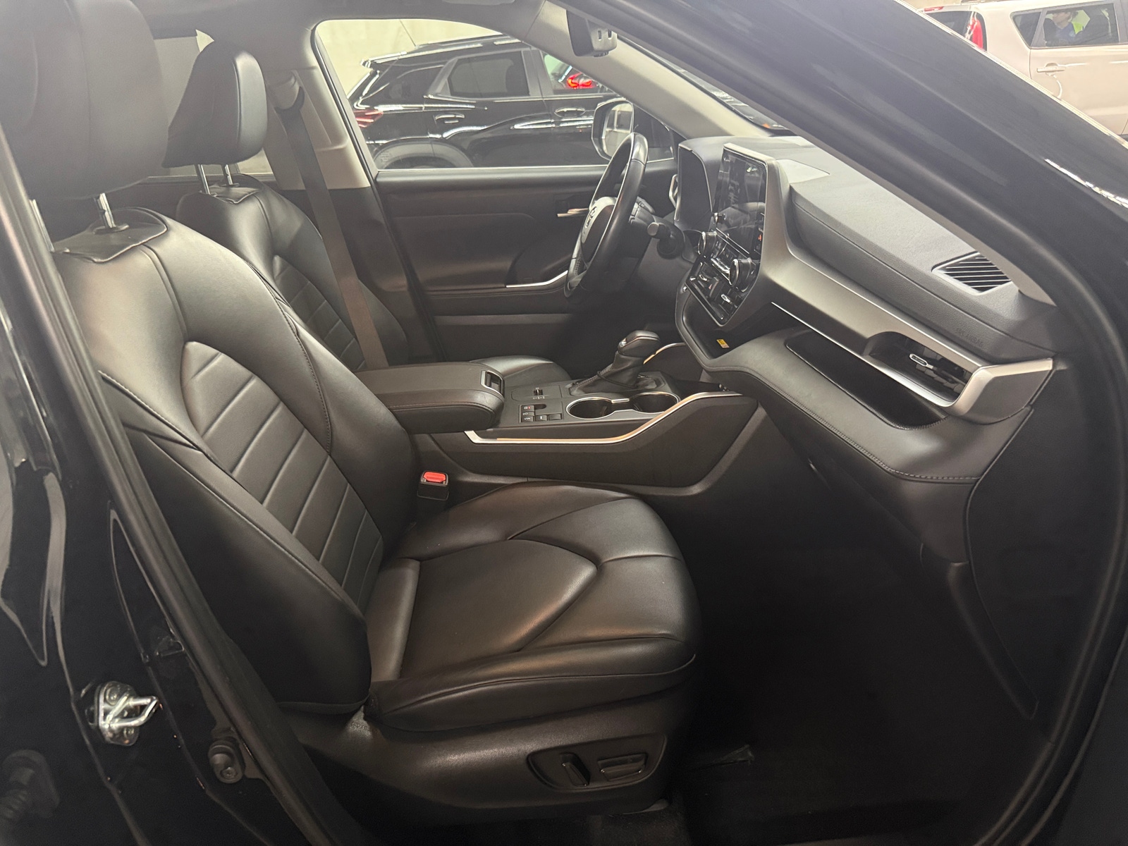 Thumbnail: 2023 Toyota Highlander - 2