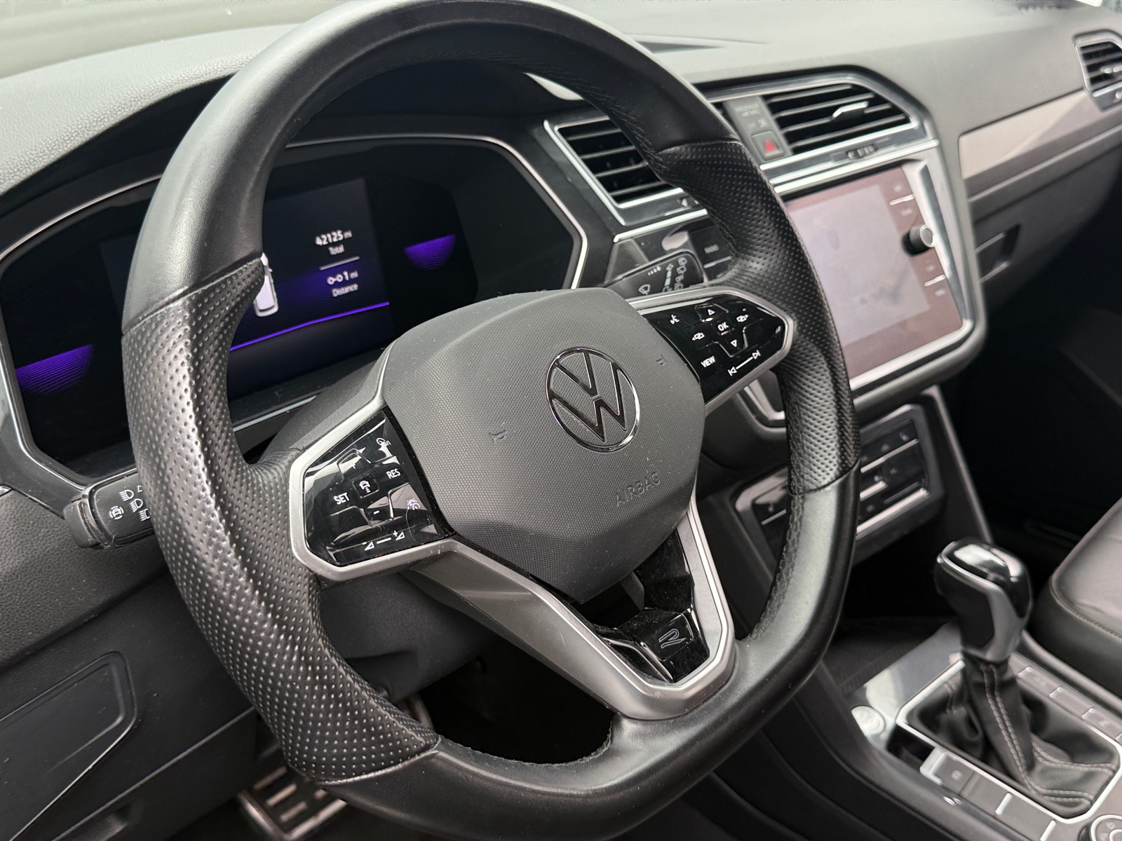 Thumbnail: 2022 Volkswagen Tiguan - 4