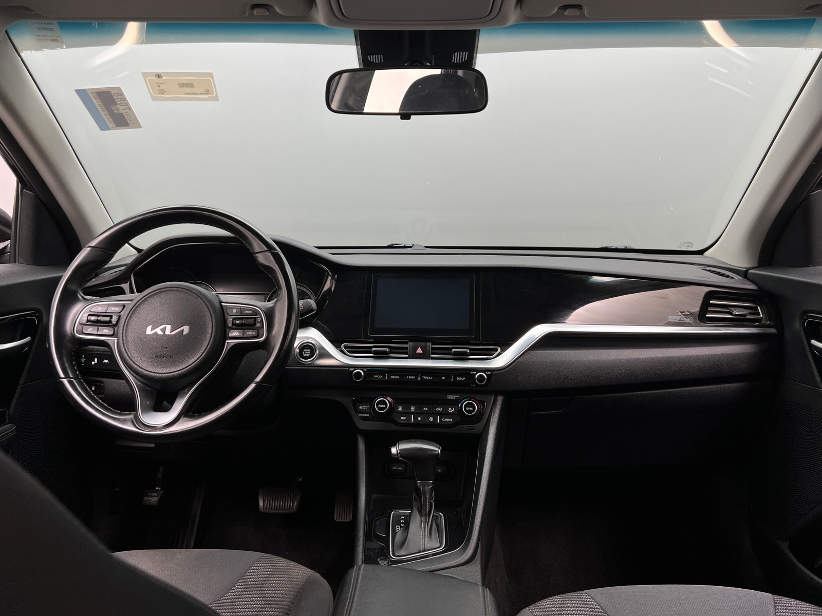 Thumbnail: 2022 Kia Niro - 3