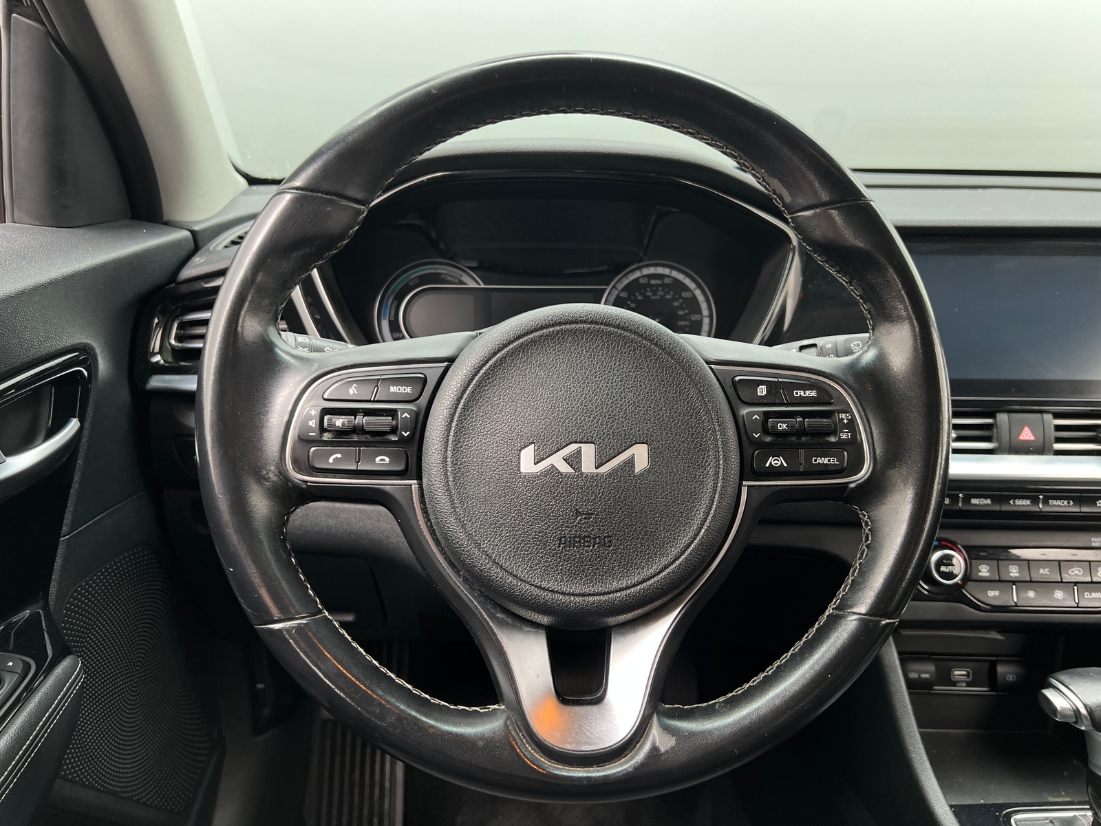 Thumbnail: 2022 Kia Niro - 5