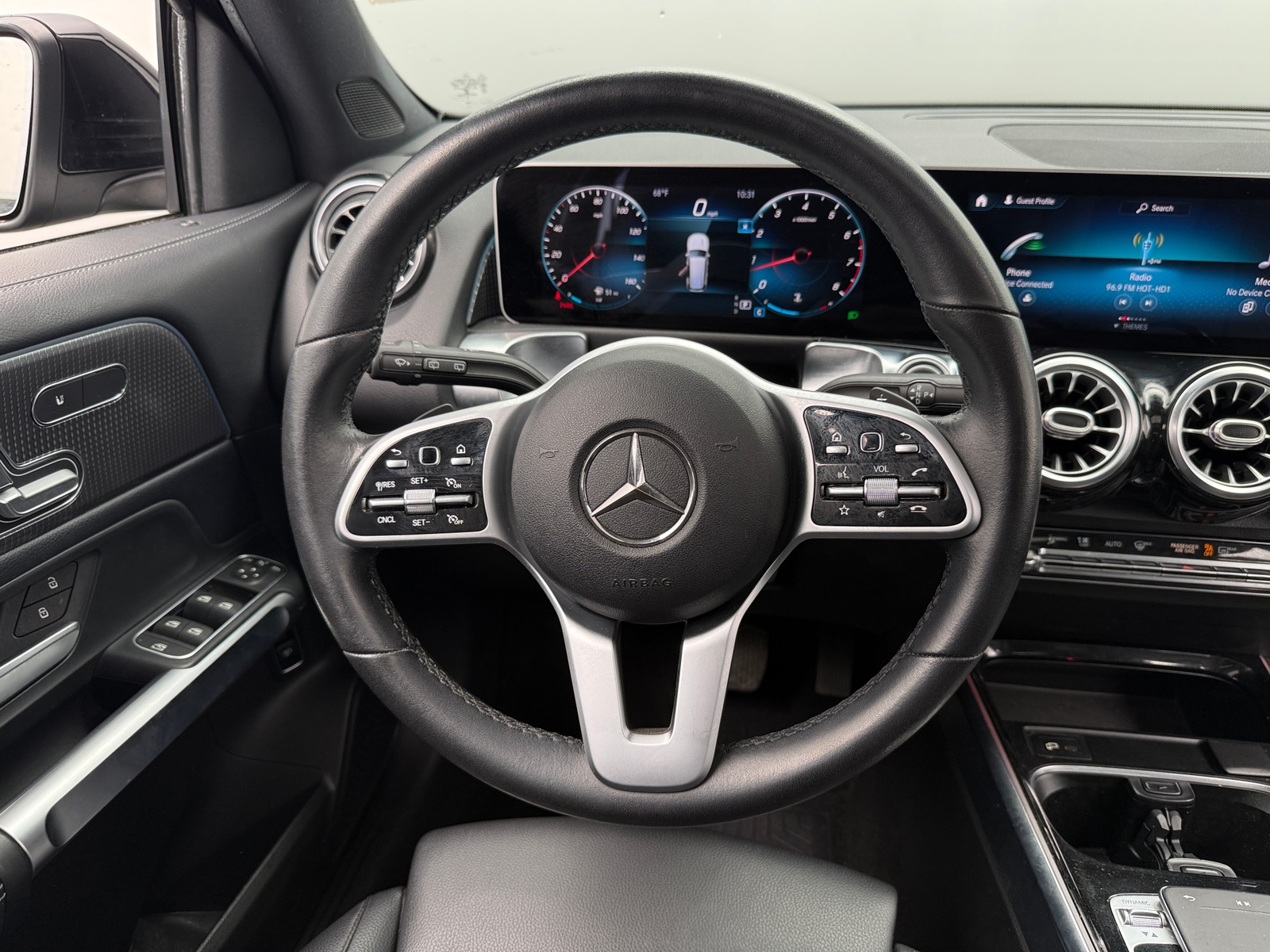 Thumbnail: 2020 Mercedes-Benz GLB - 4
