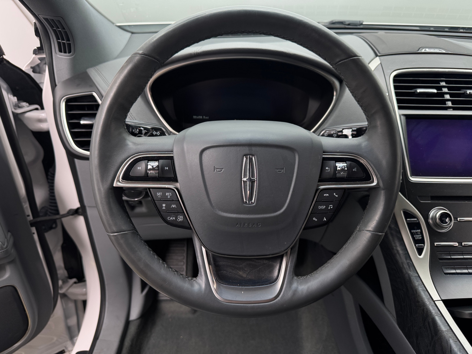 Thumbnail: 2019 Lincoln Nautilus - 4