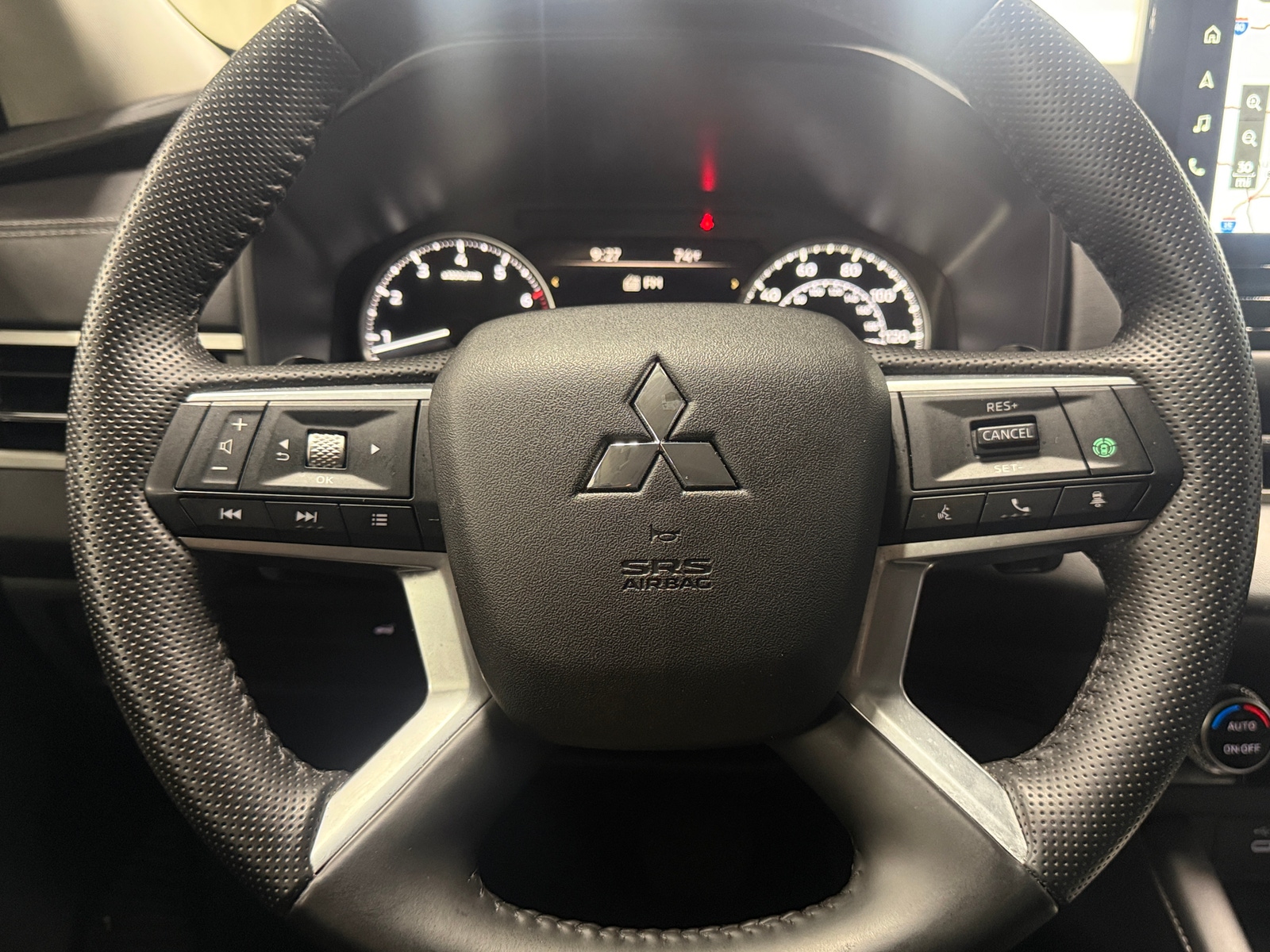Thumbnail: 2025 Mitsubishi Outlander - 4