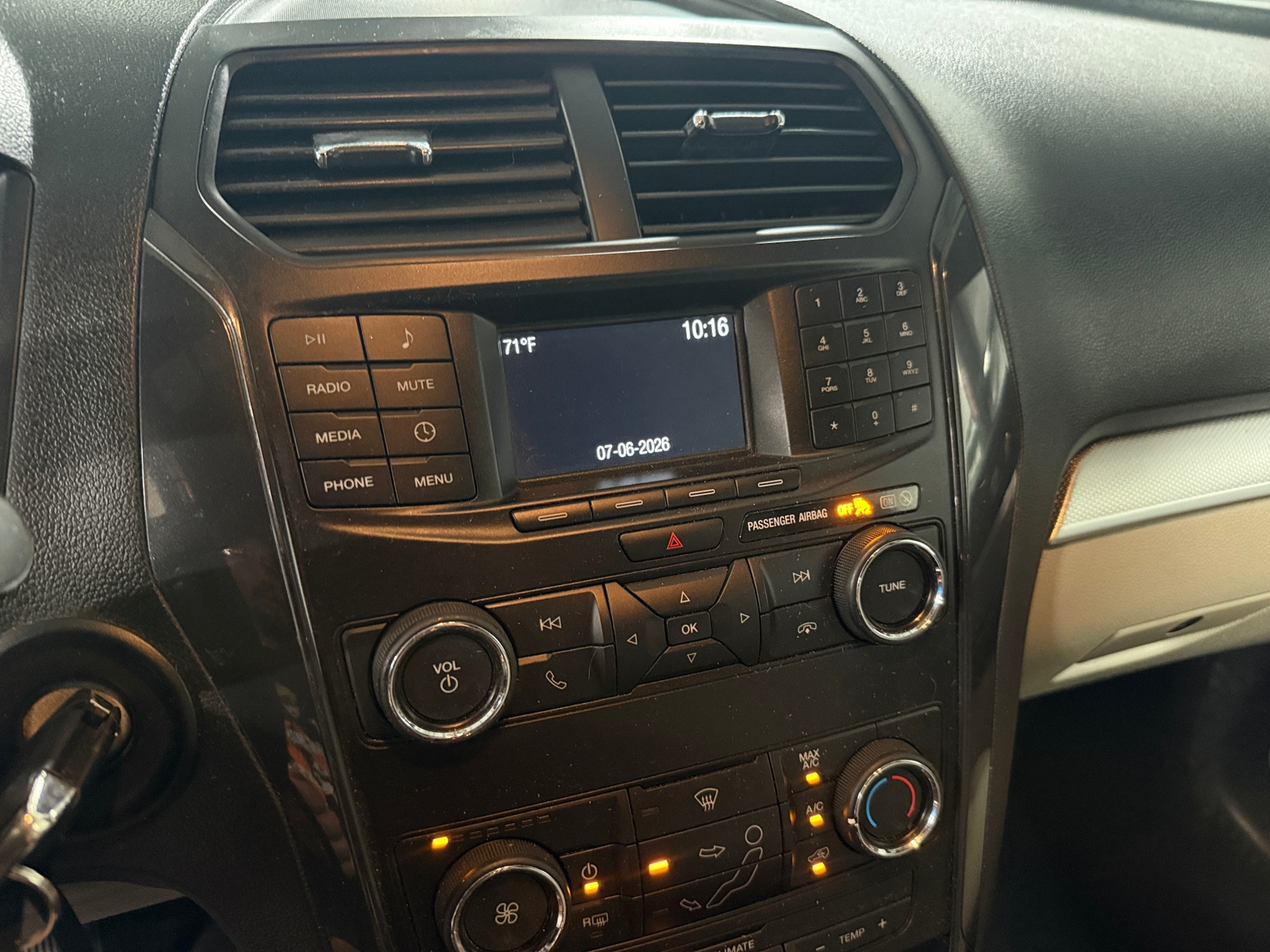 Thumbnail: 2018 Ford Explorer - 4