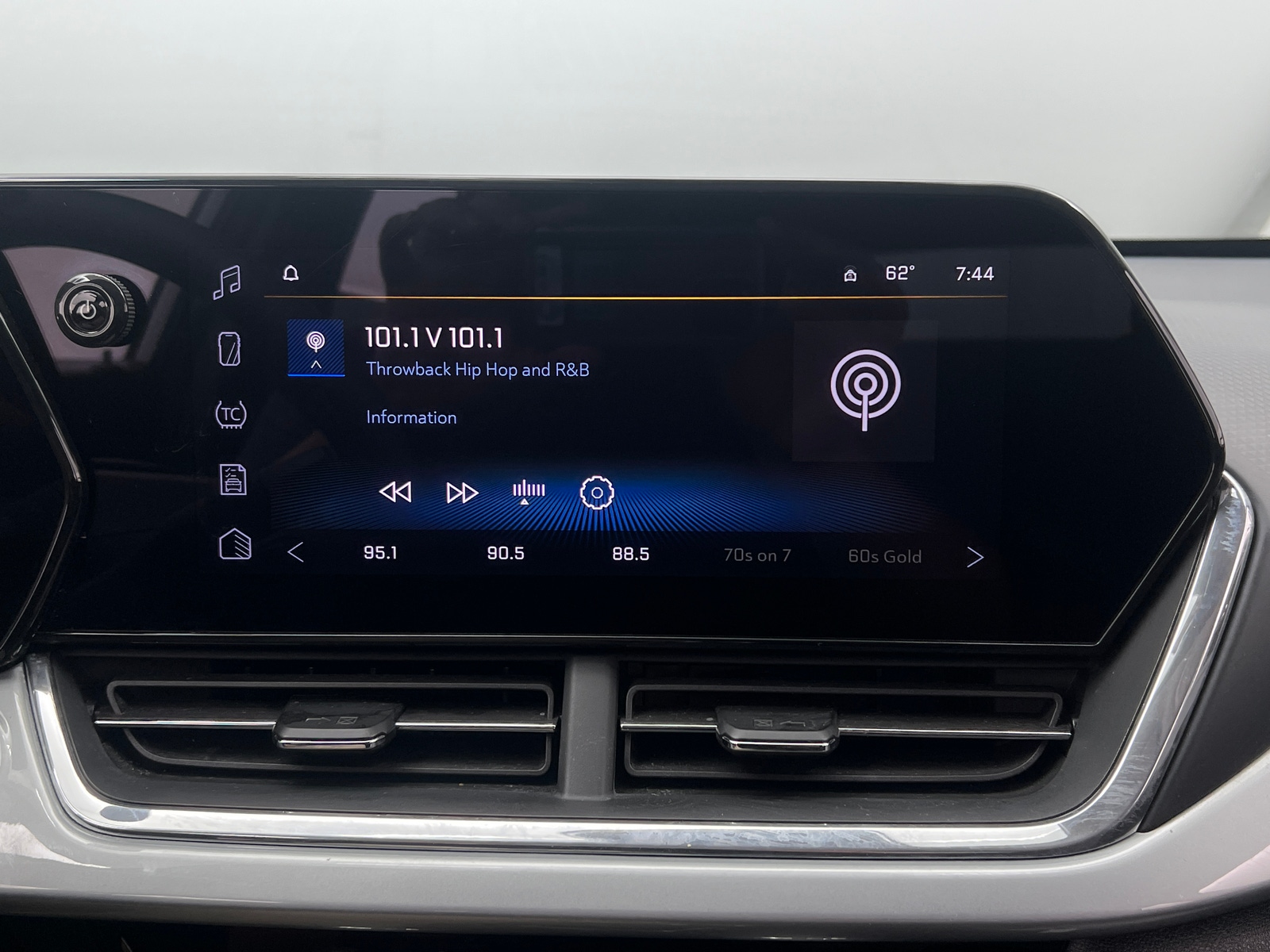 Thumbnail: 2025 Chevrolet Trax - 4