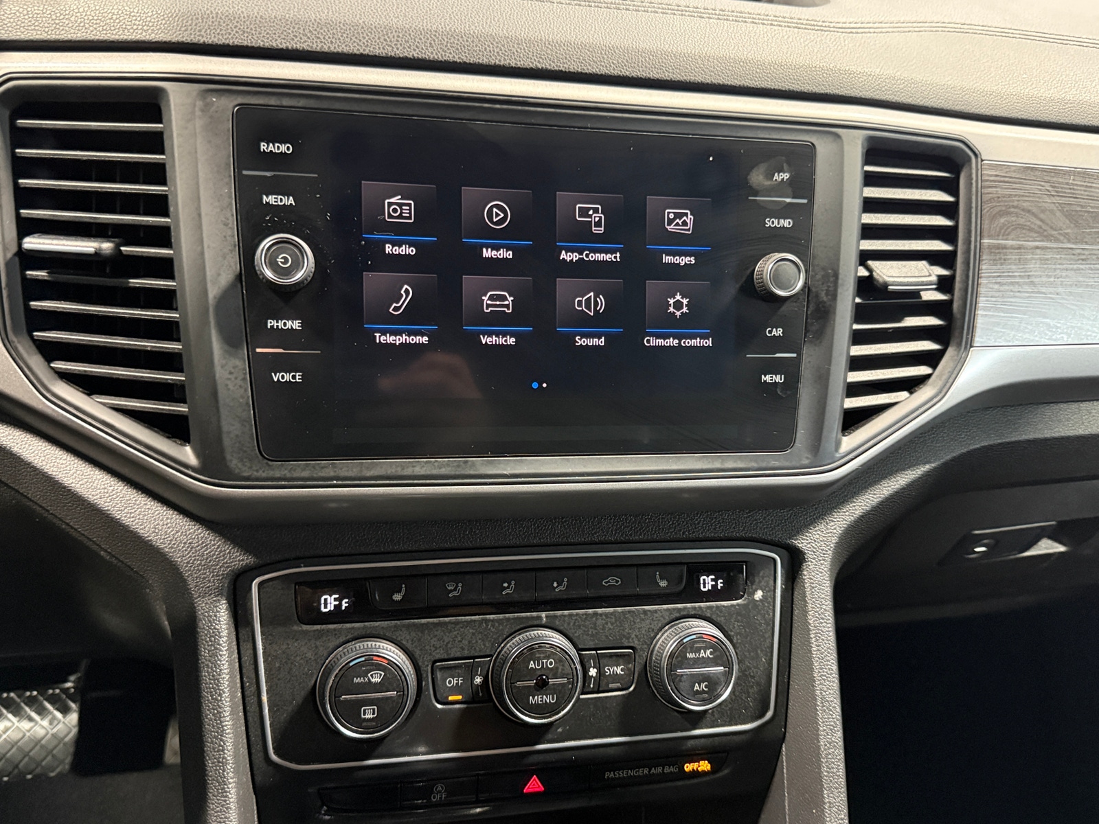 Thumbnail: 2020 Volkswagen Atlas - 3