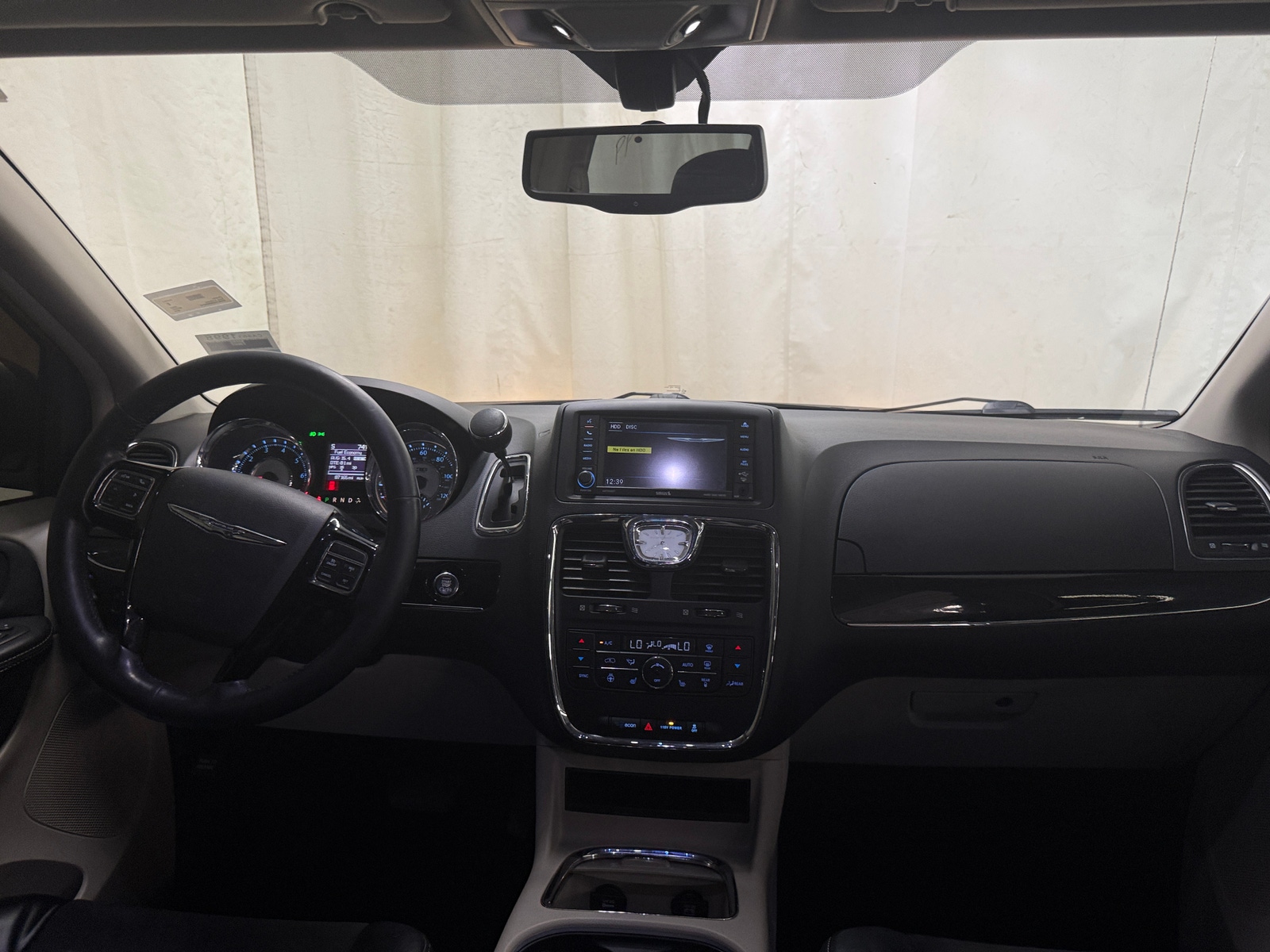 Thumbnail: 2014 Chrysler Town & Country - 2