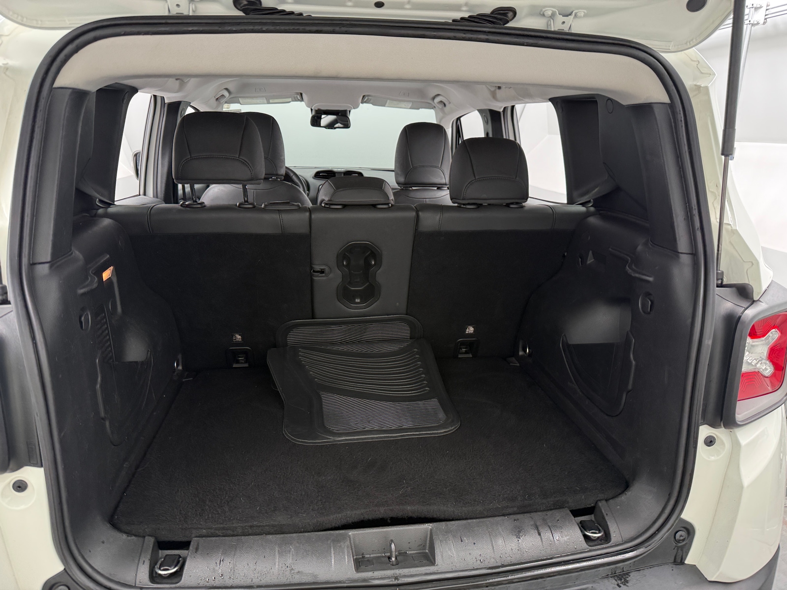 Thumbnail: 2020 Jeep Renegade - 6