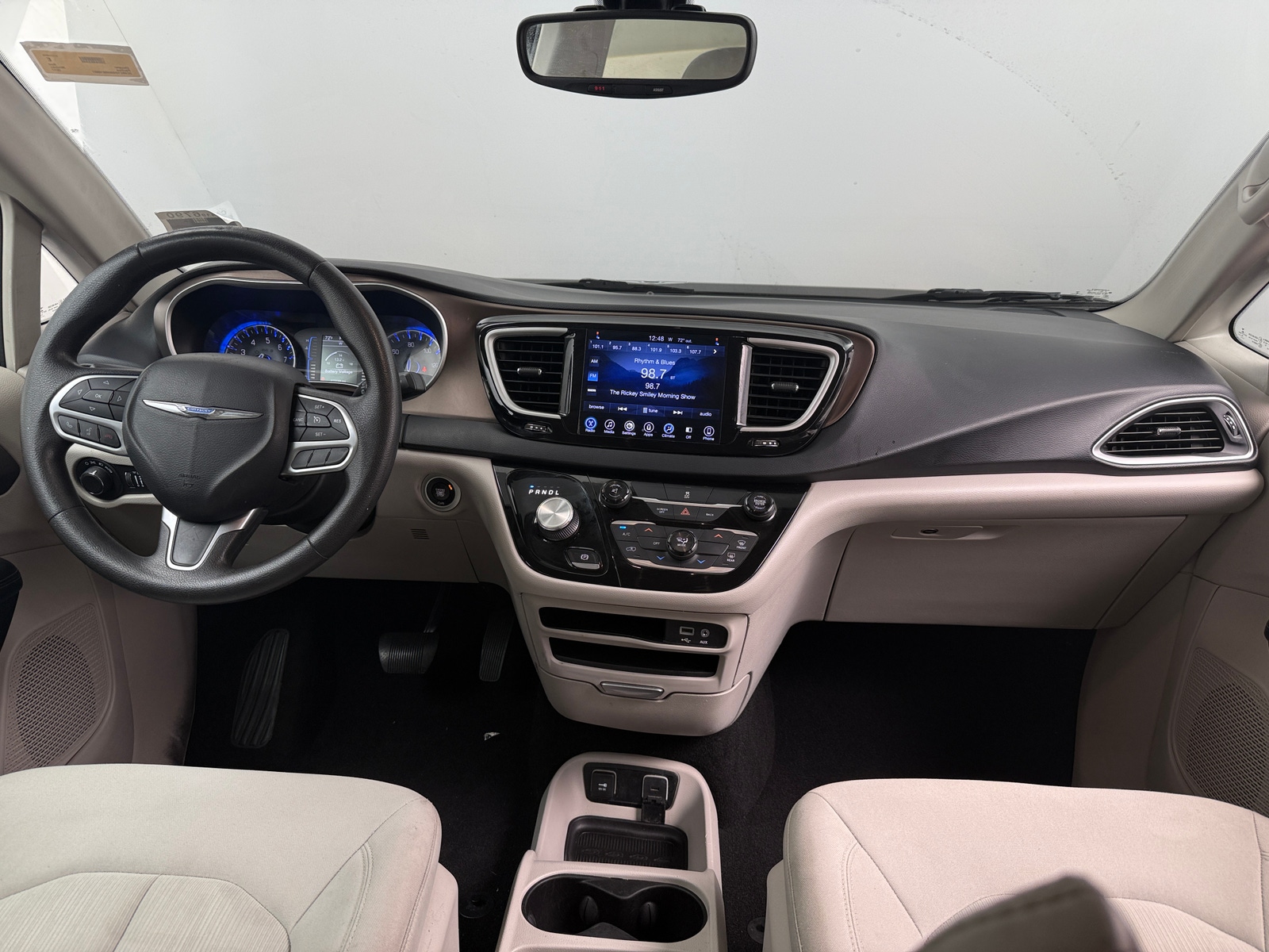 Thumbnail: 2017 Chrysler Pacifica - 3
