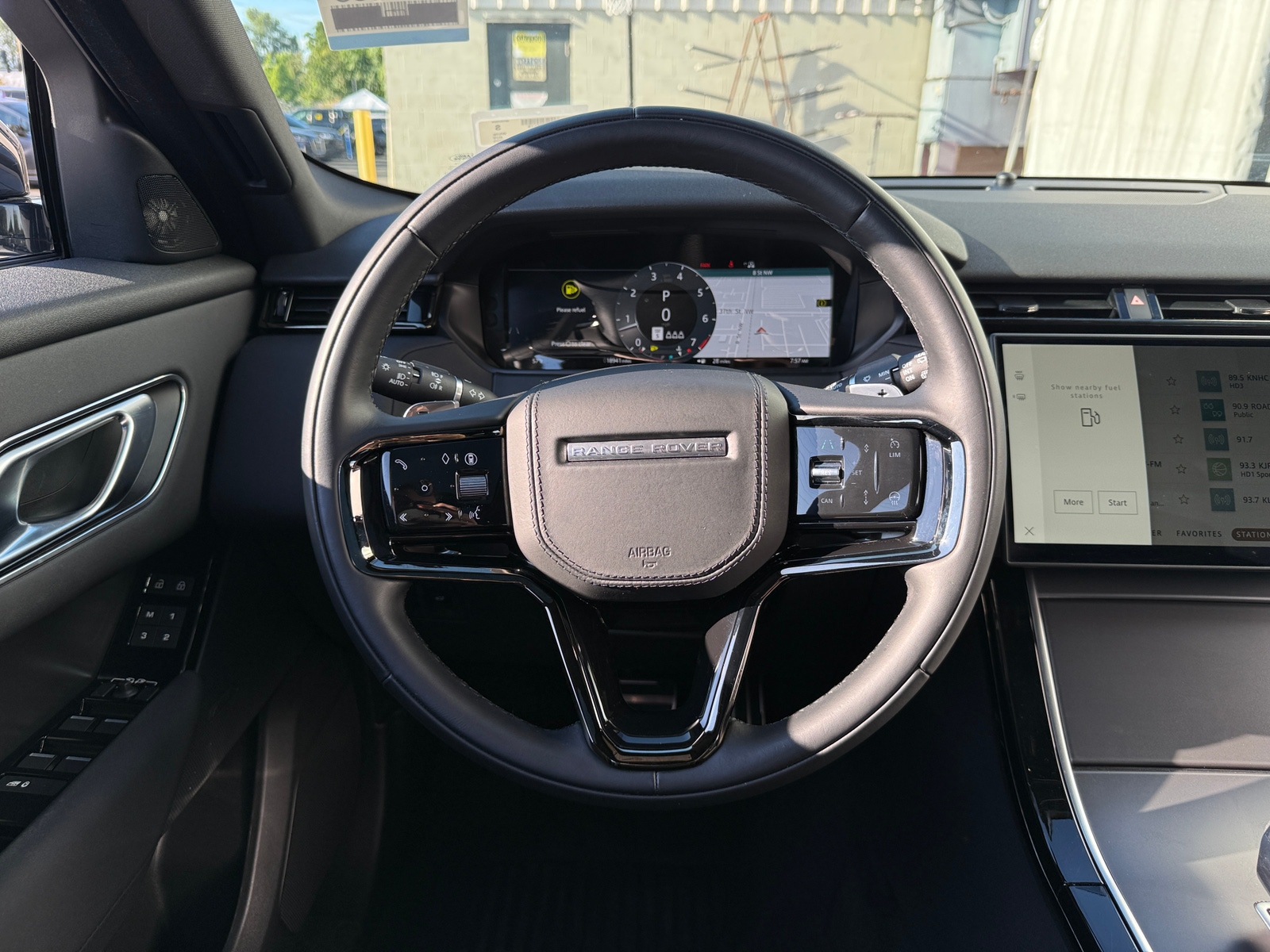 Thumbnail: 2025 Land Rover Range Rover Velar - 4