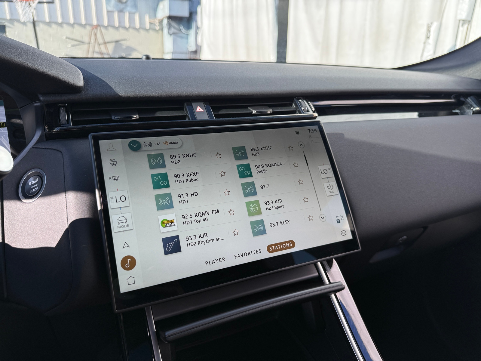 Thumbnail: 2025 Land Rover Range Rover Velar - 3