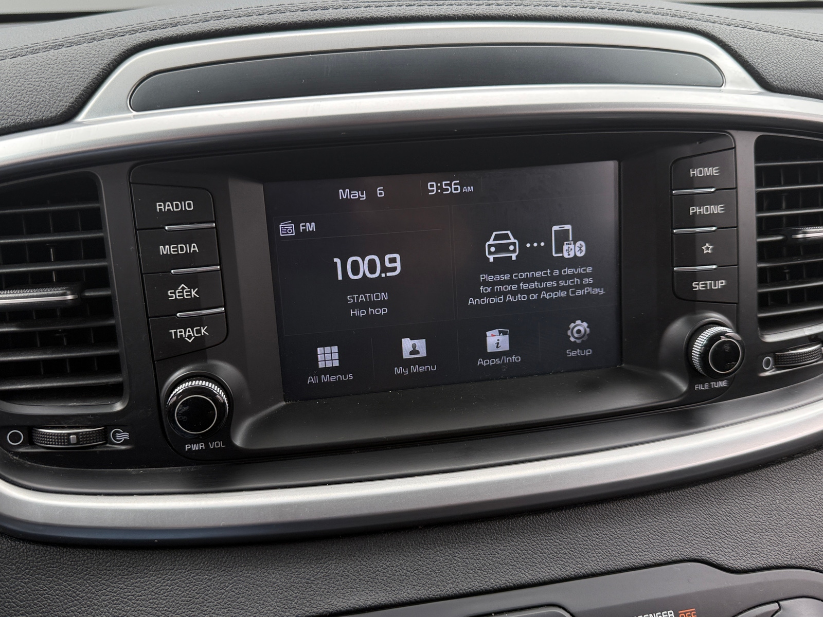 Thumbnail: 2019 Kia Sorento - 4