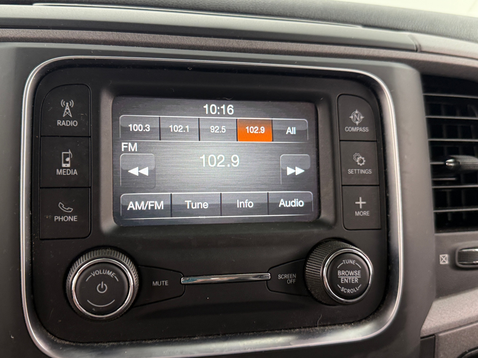 Thumbnail: 2022 RAM 1500 Classic - 4