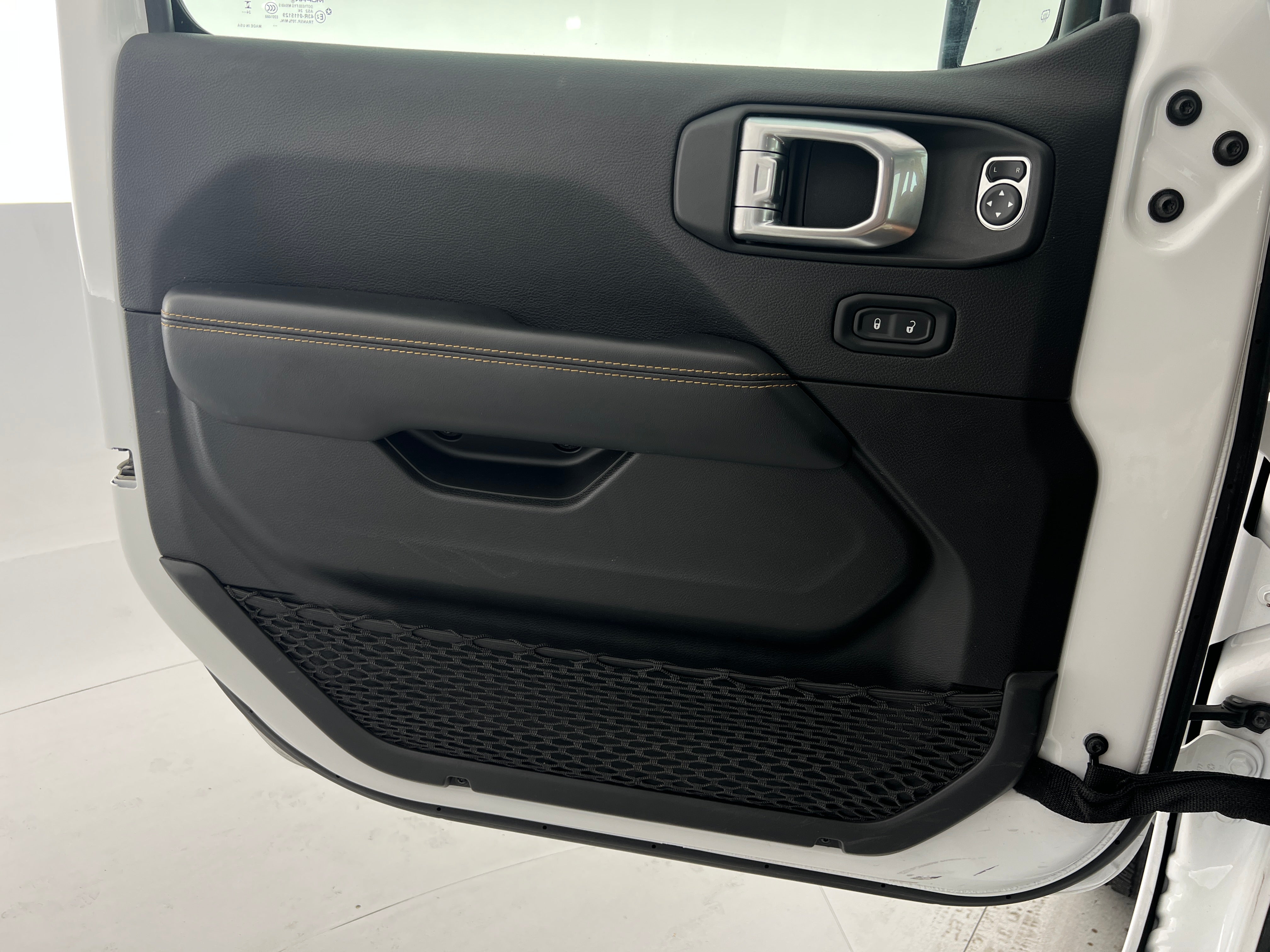2025 Jeep Wrangler 4-Door Sahara - Photo 9