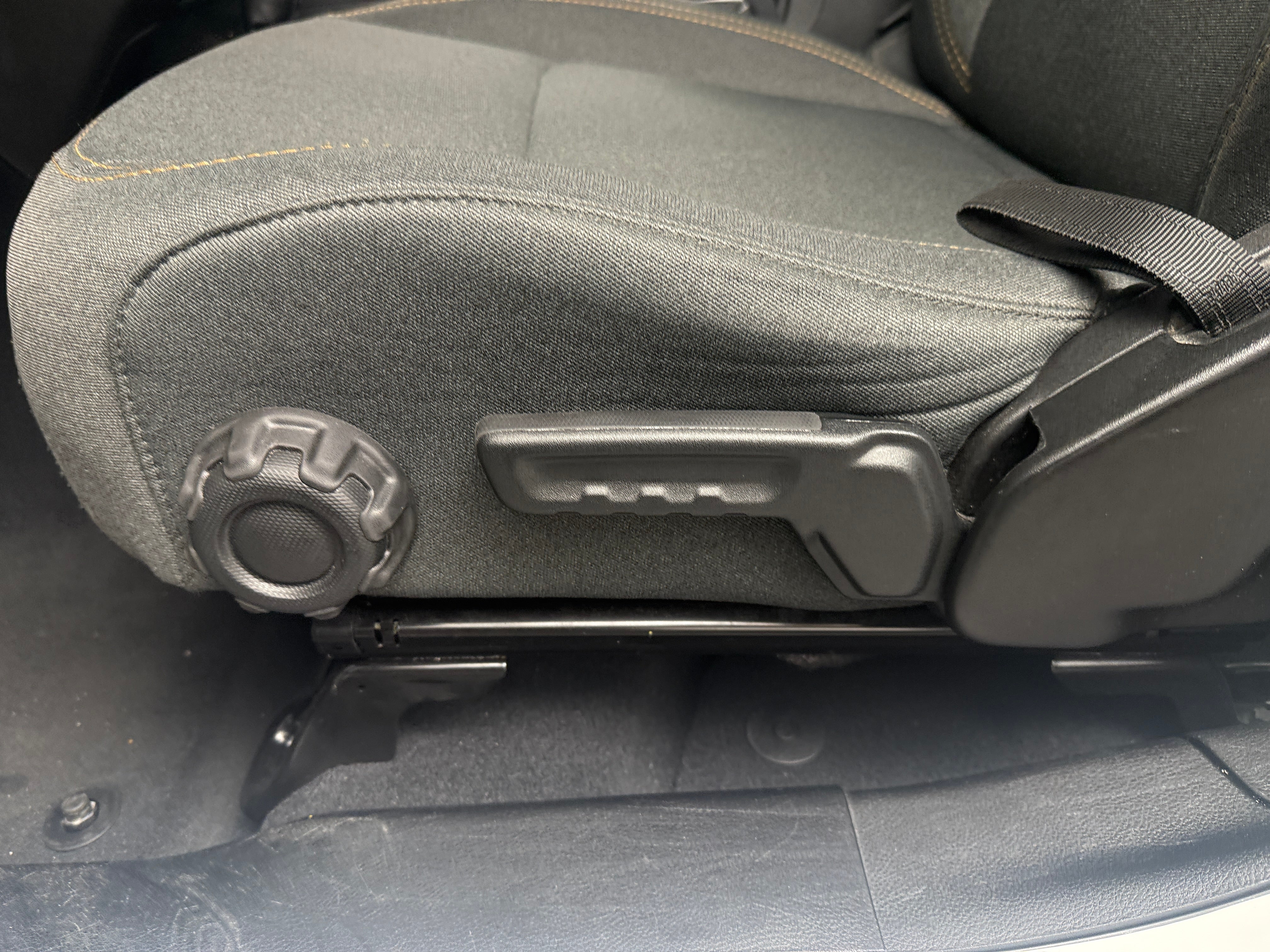 2025 Jeep Wrangler 4-Door Sahara - Photo 3