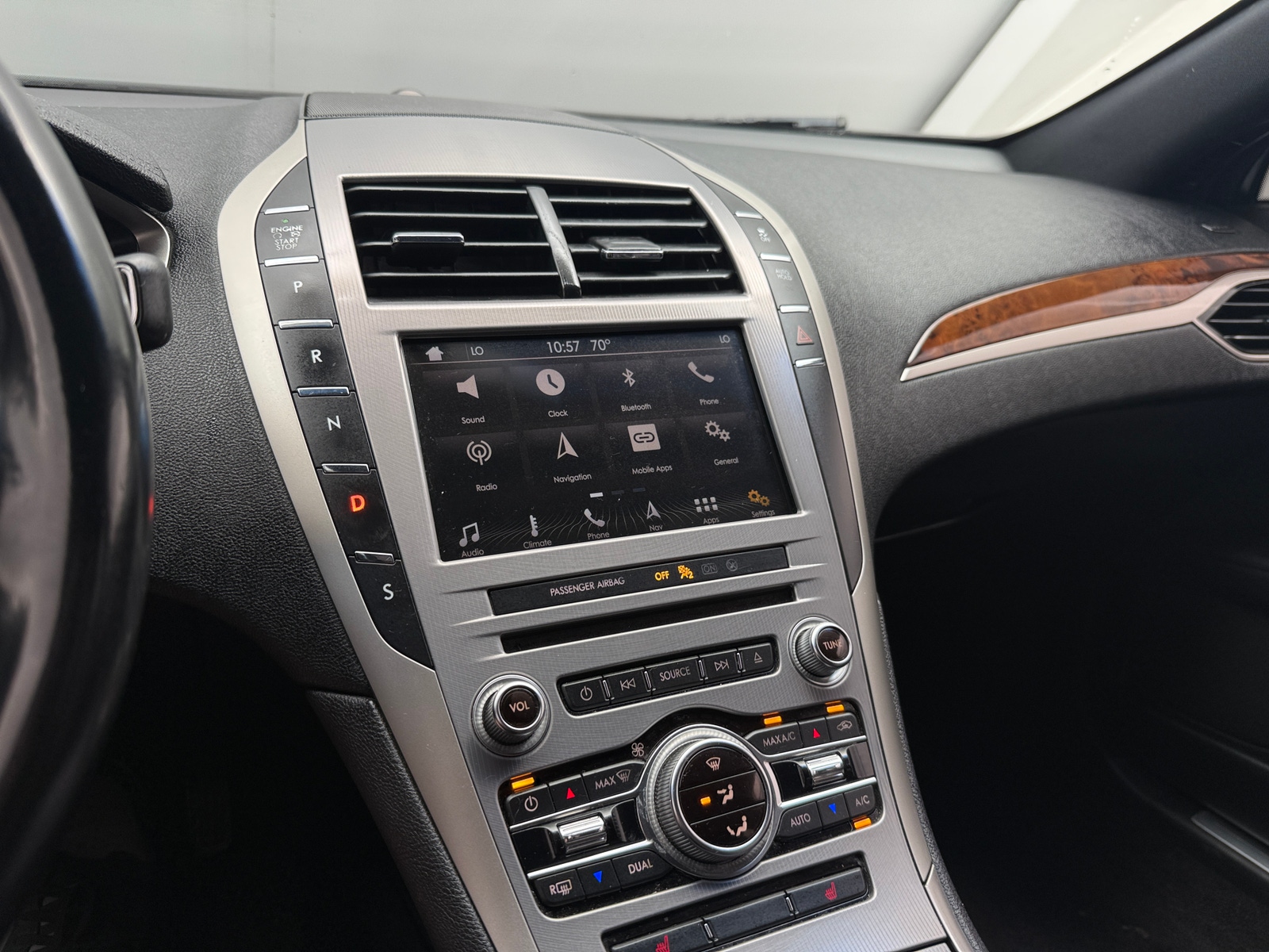 Thumbnail: 2017 Lincoln MKZ - 3