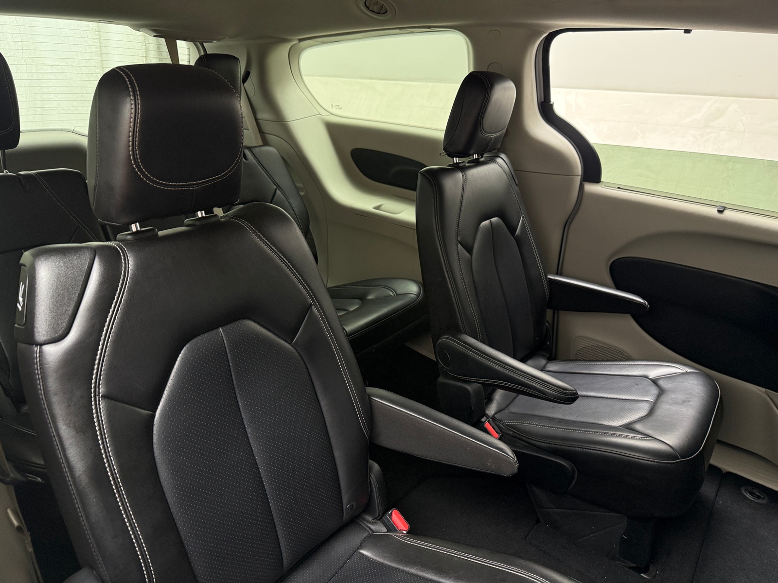 Thumbnail: 2023 Chrysler Pacifica - 5