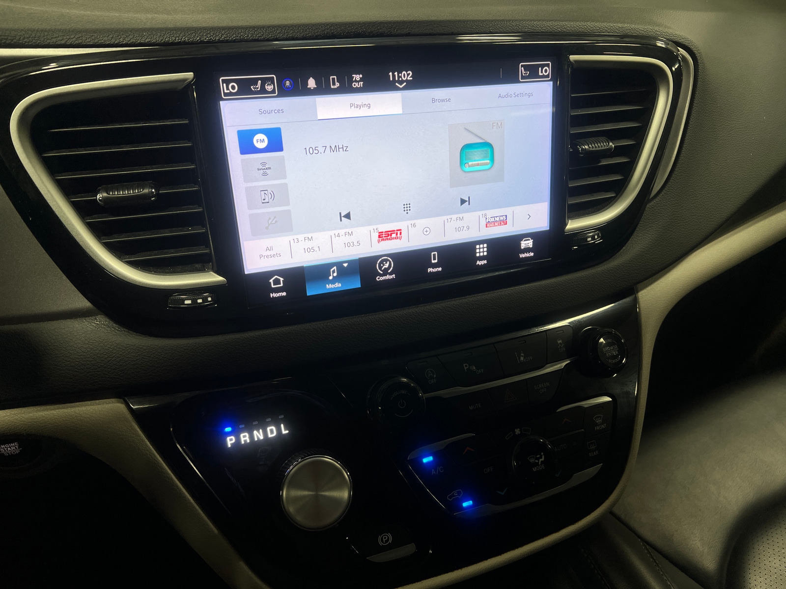 Thumbnail: 2023 Chrysler Pacifica - 3