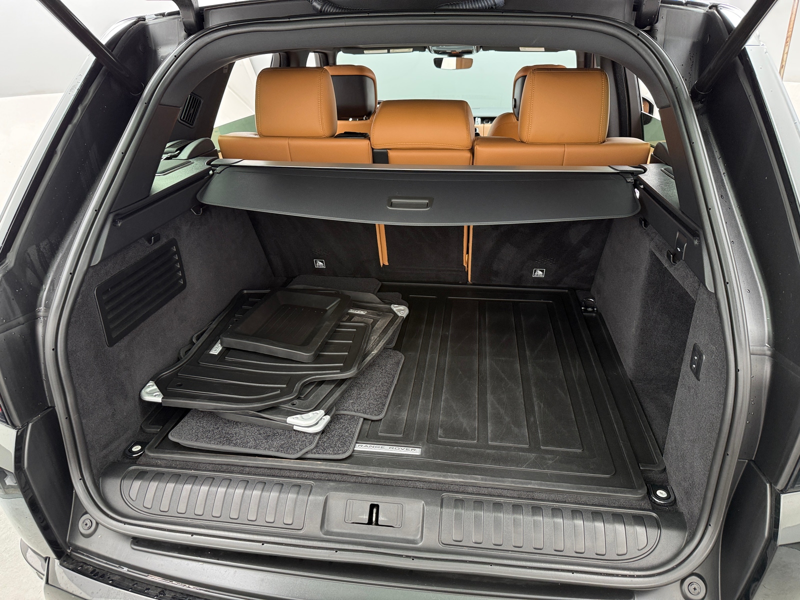 Thumbnail: 2022 Land Rover Range Rover Sport - 6