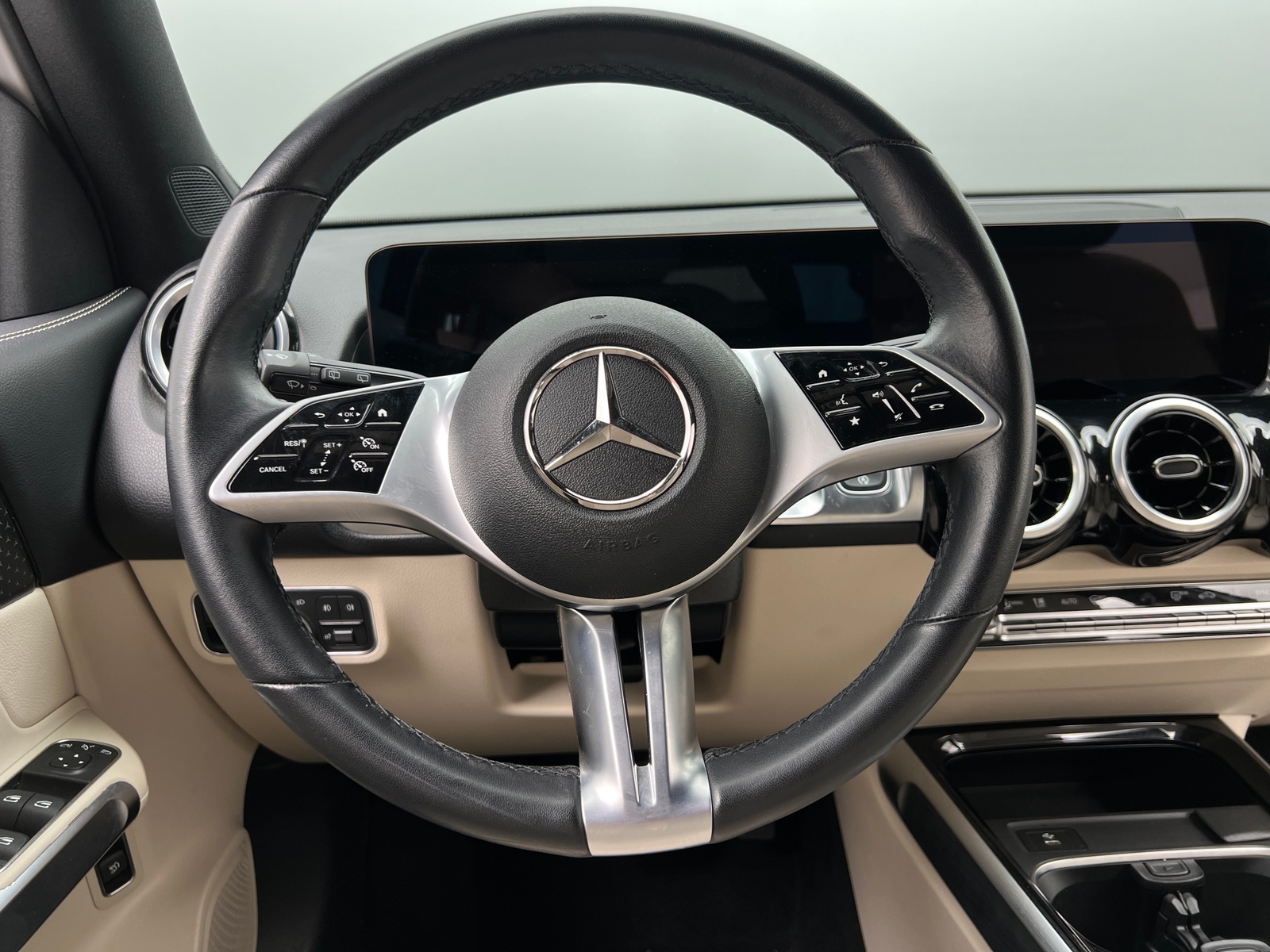 Thumbnail: 2025 Mercedes-Benz GLB - 4