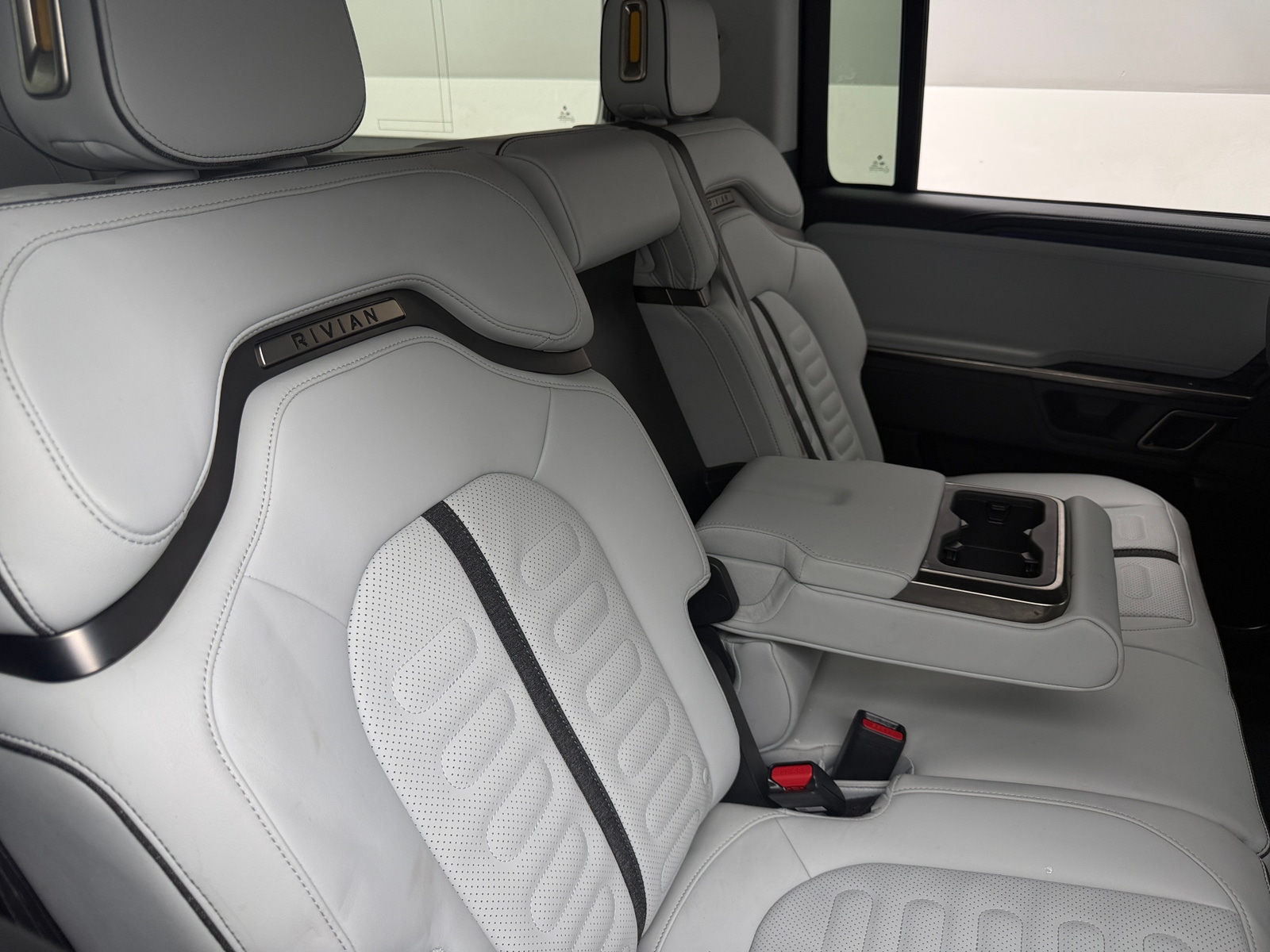 Thumbnail: 2023 Rivian R1S - 5