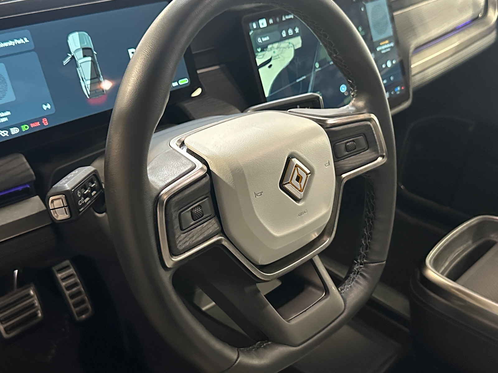 Thumbnail: 2023 Rivian R1S - 4