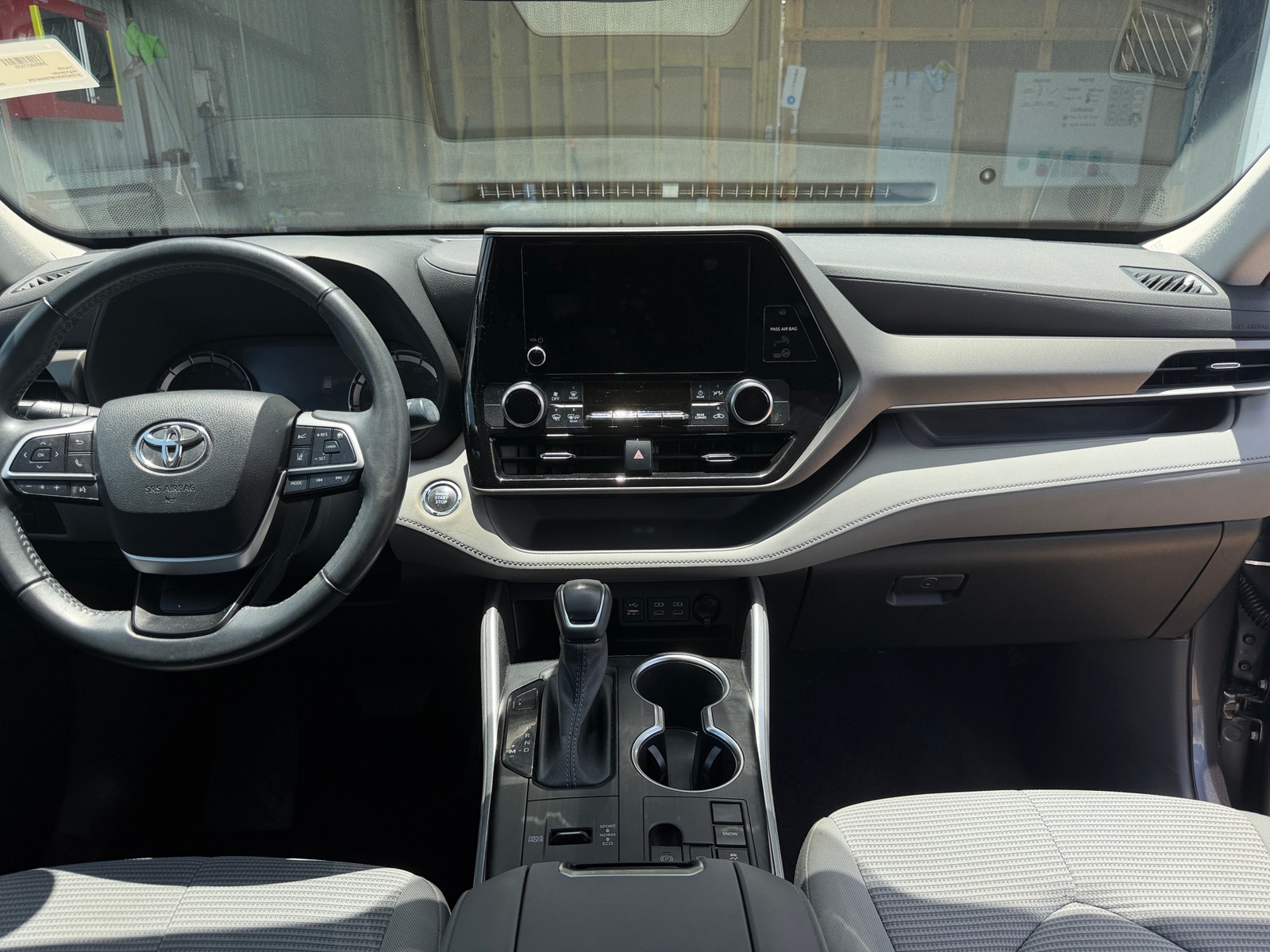 Thumbnail: 2023 Toyota Highlander - 3