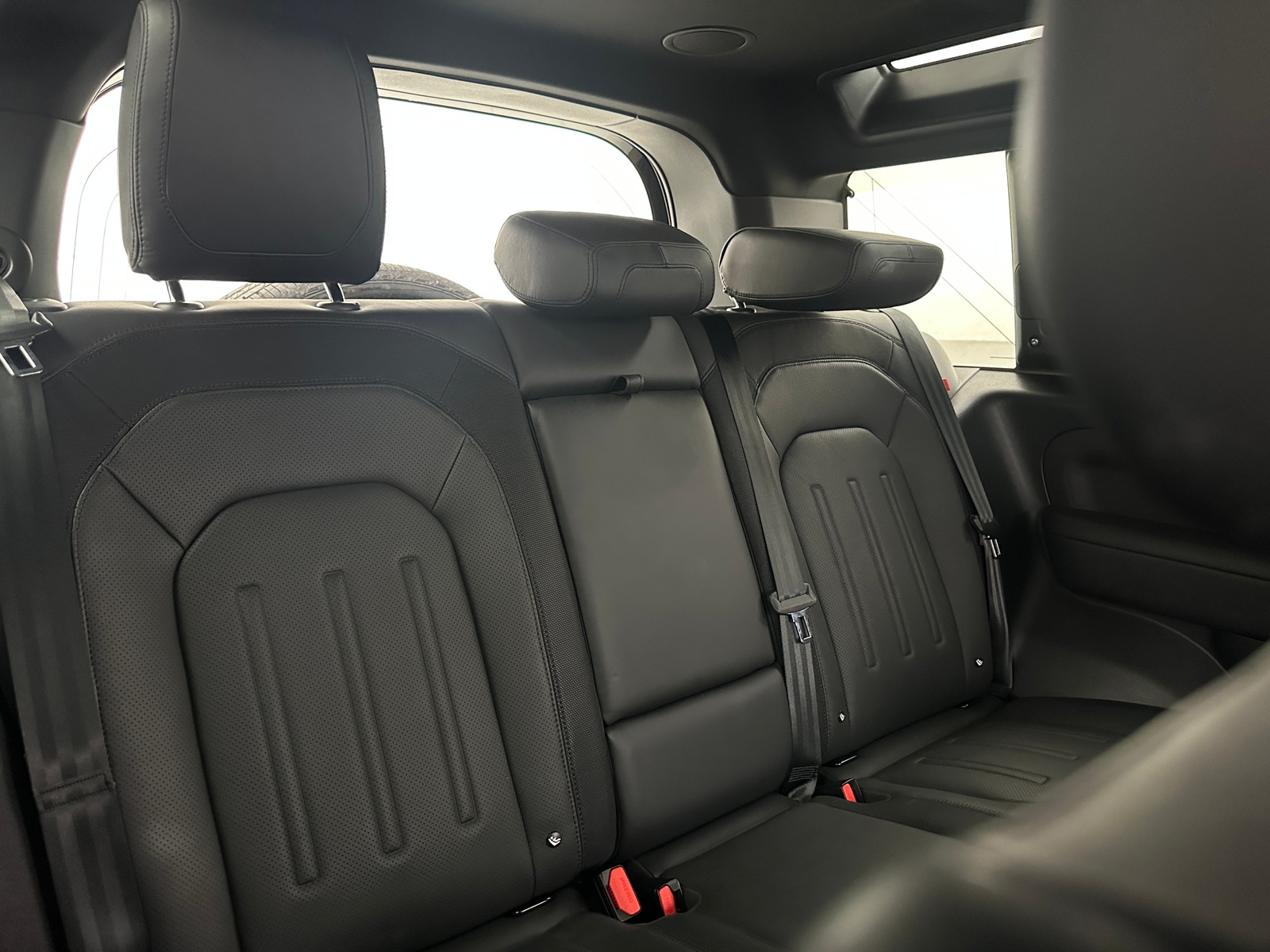 Thumbnail: 2022 Land Rover Defender - 5