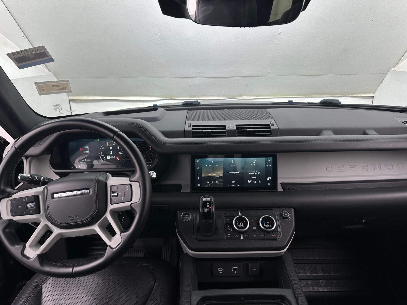Thumbnail: 2022 Land Rover Defender - 2