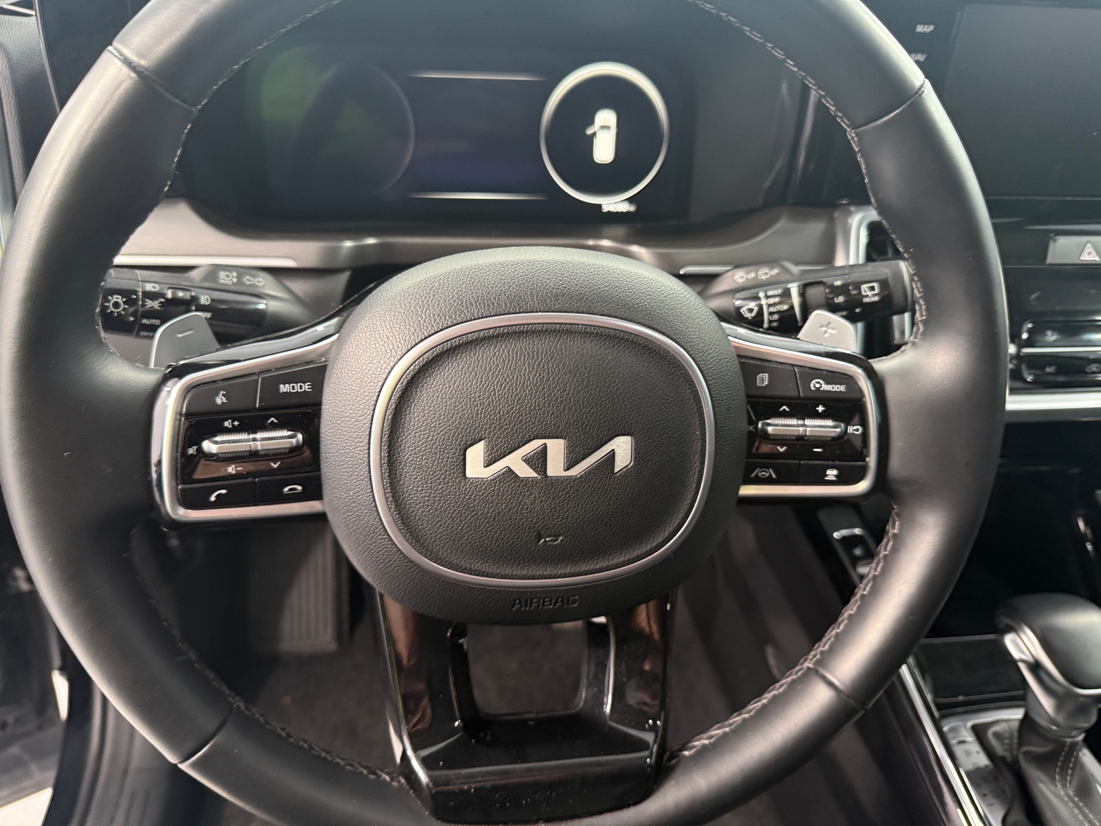 Thumbnail: 2023 Kia Sorento - 4